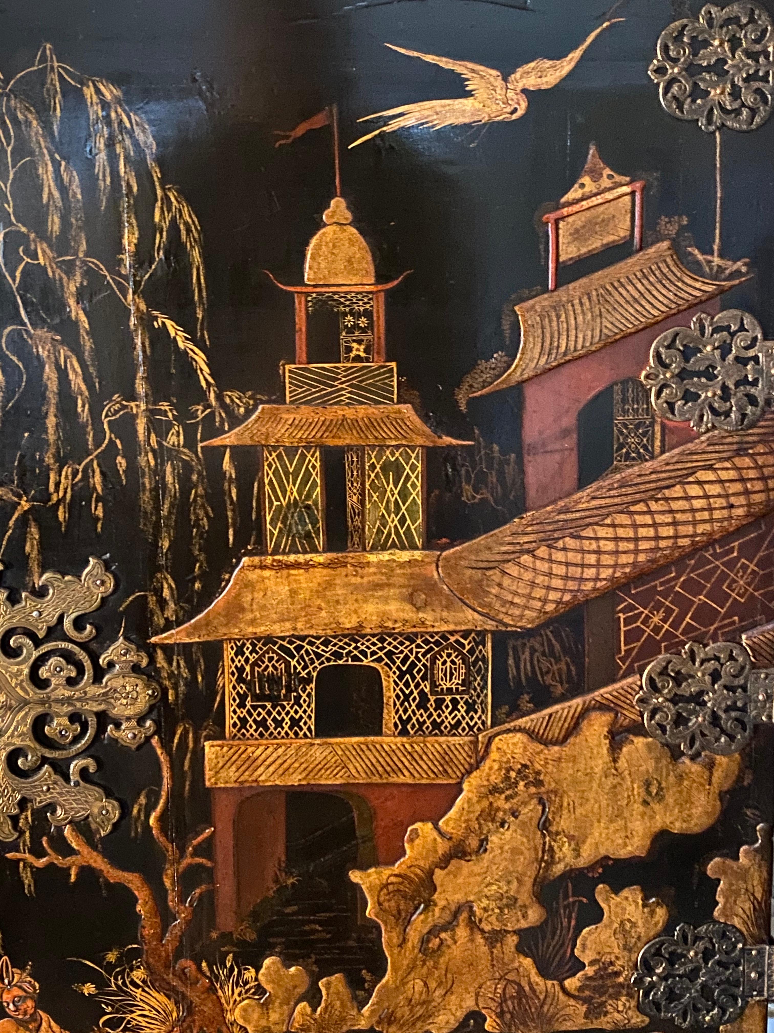 Exceptionnel Cabinet de laque Chinoiserie du début du 19ème siècle sur pied 4