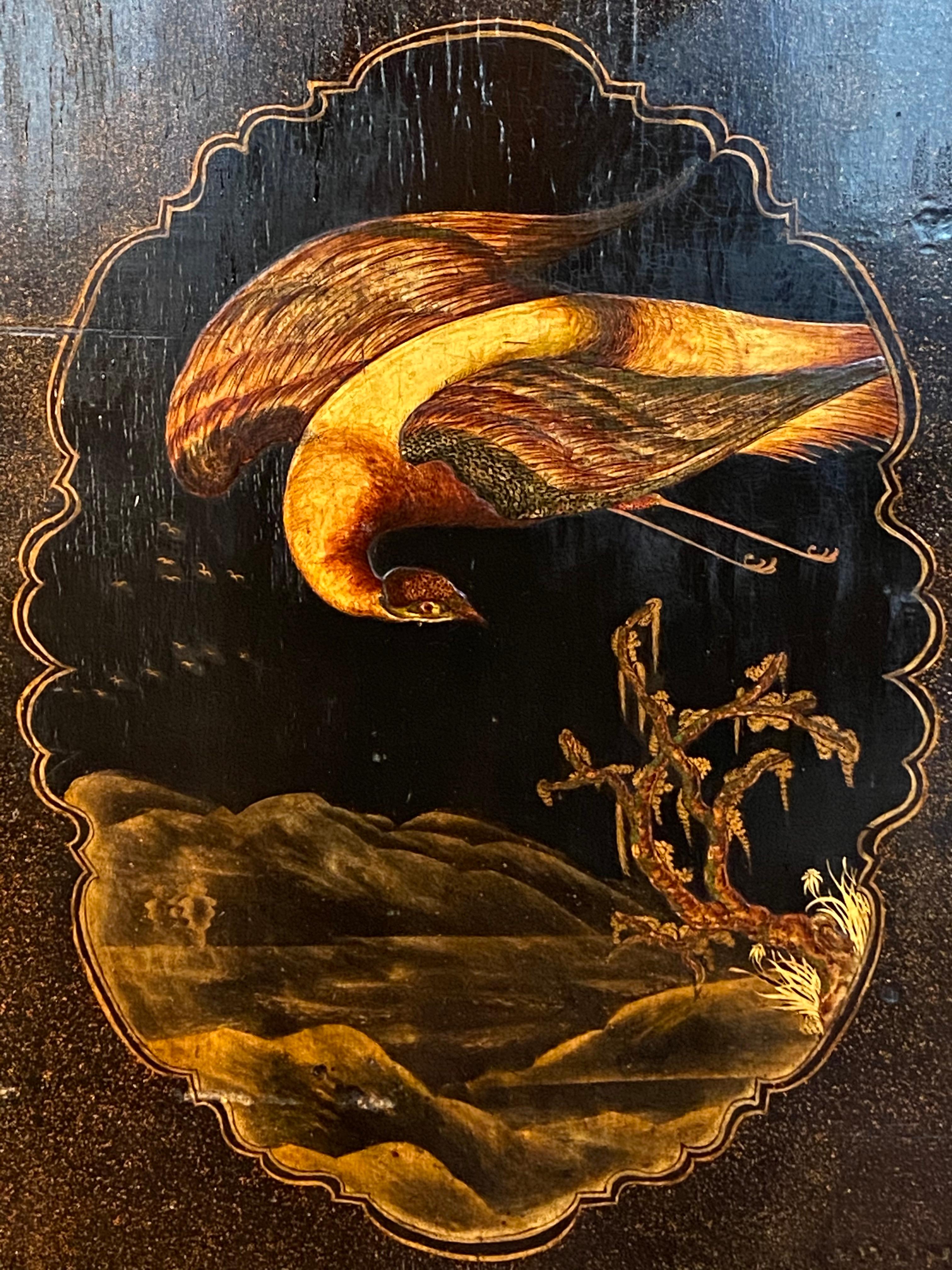 Exportation chinoise Exceptionnel Cabinet de laque Chinoiserie du début du 19ème siècle sur pied