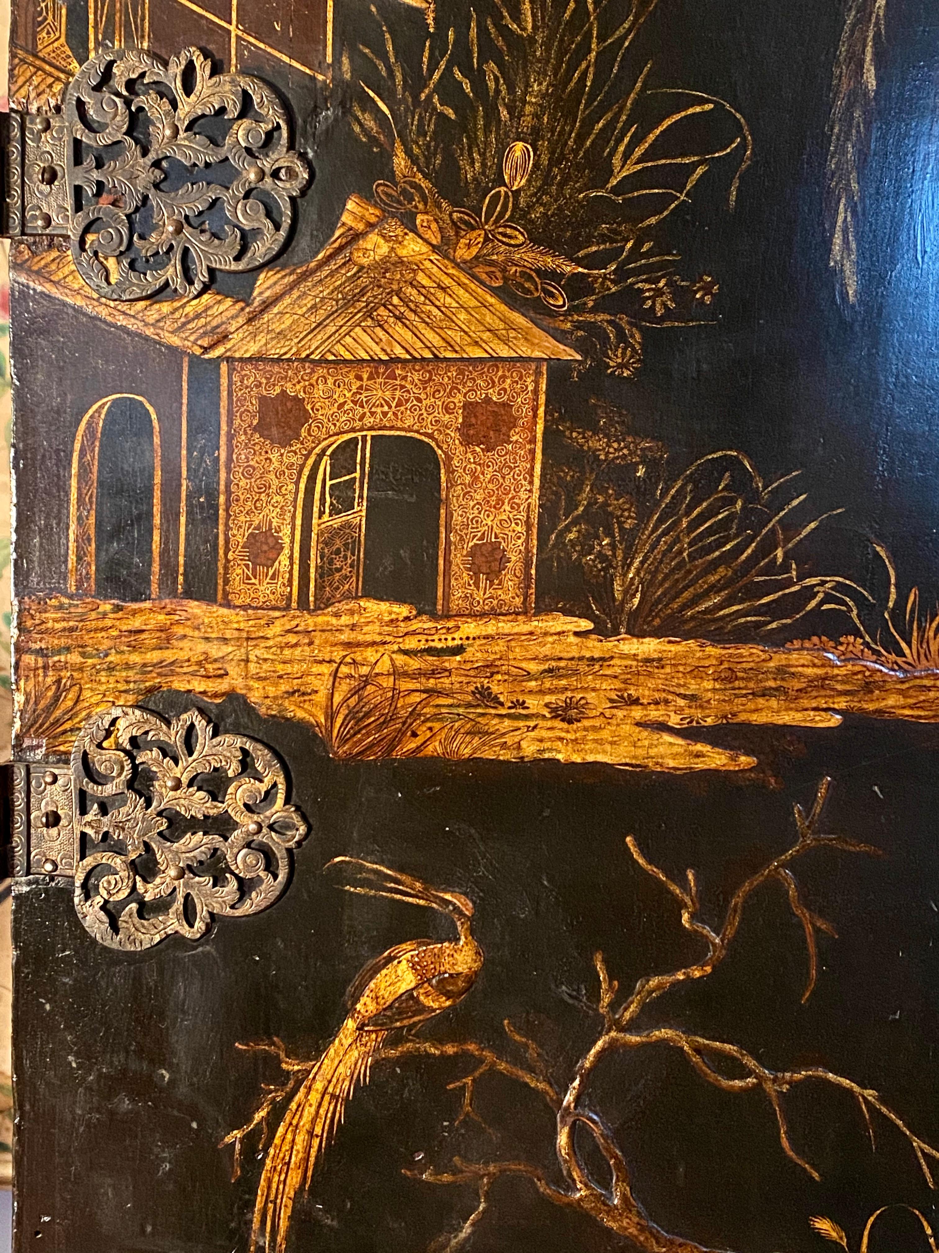 Exceptionnel Cabinet de laque Chinoiserie du début du 19ème siècle sur pied 3