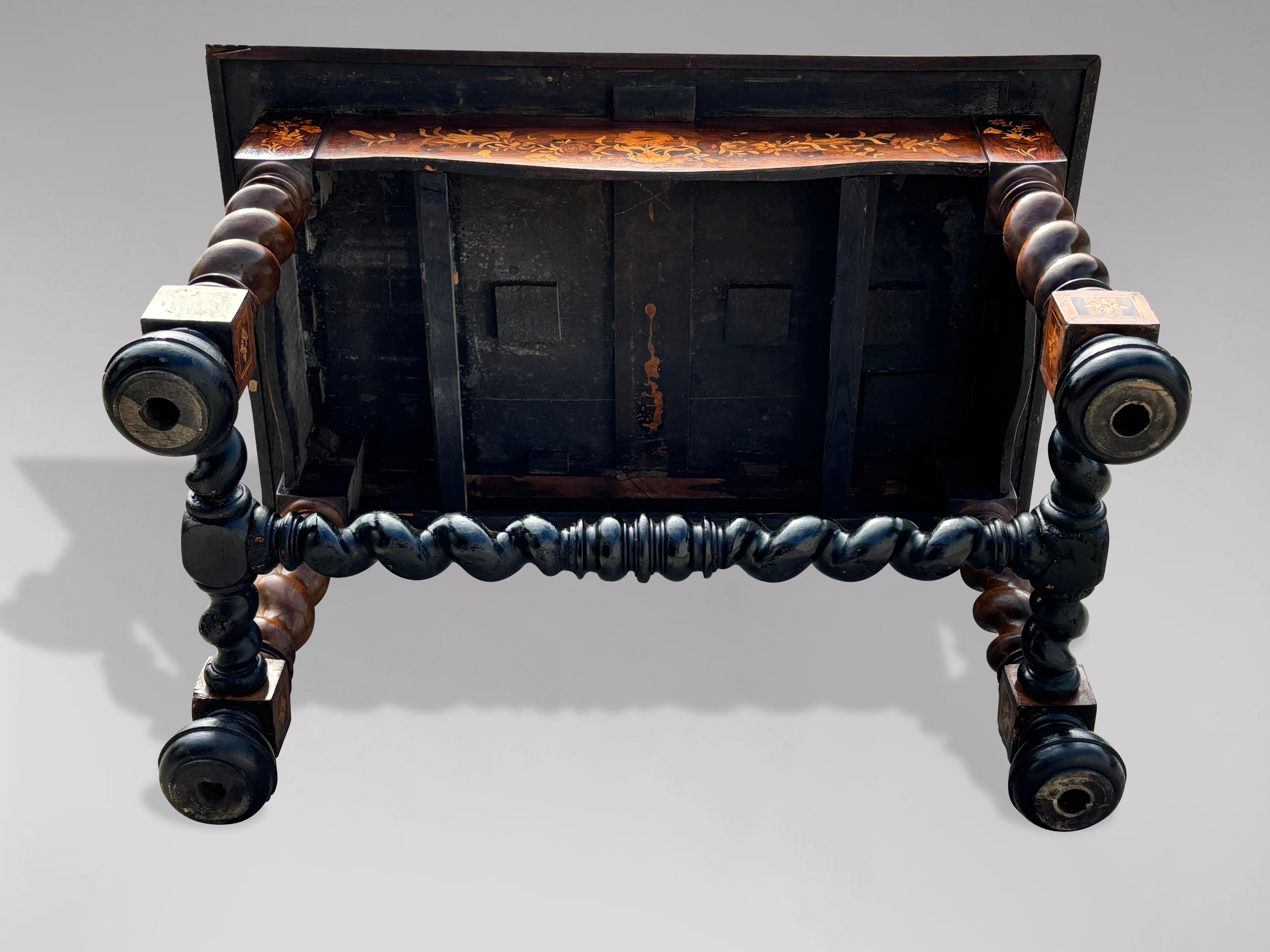 Excepcional mesa central de marquetería de nogal holandés de principios del siglo XIX en venta 5