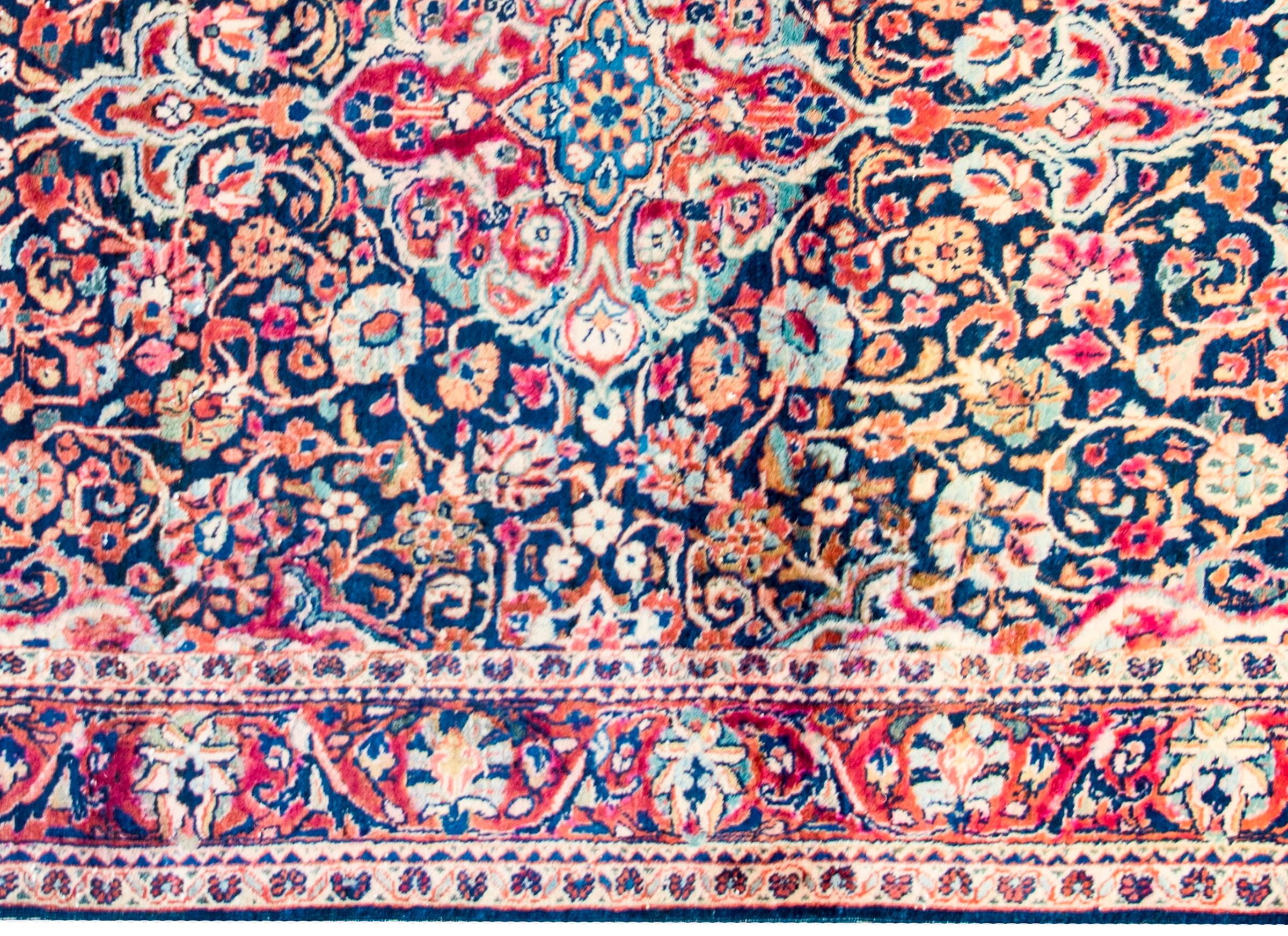 Exceptional Early 20th Century Antique Kashan Rug In Good Condition For Sale In Chicago, IL
