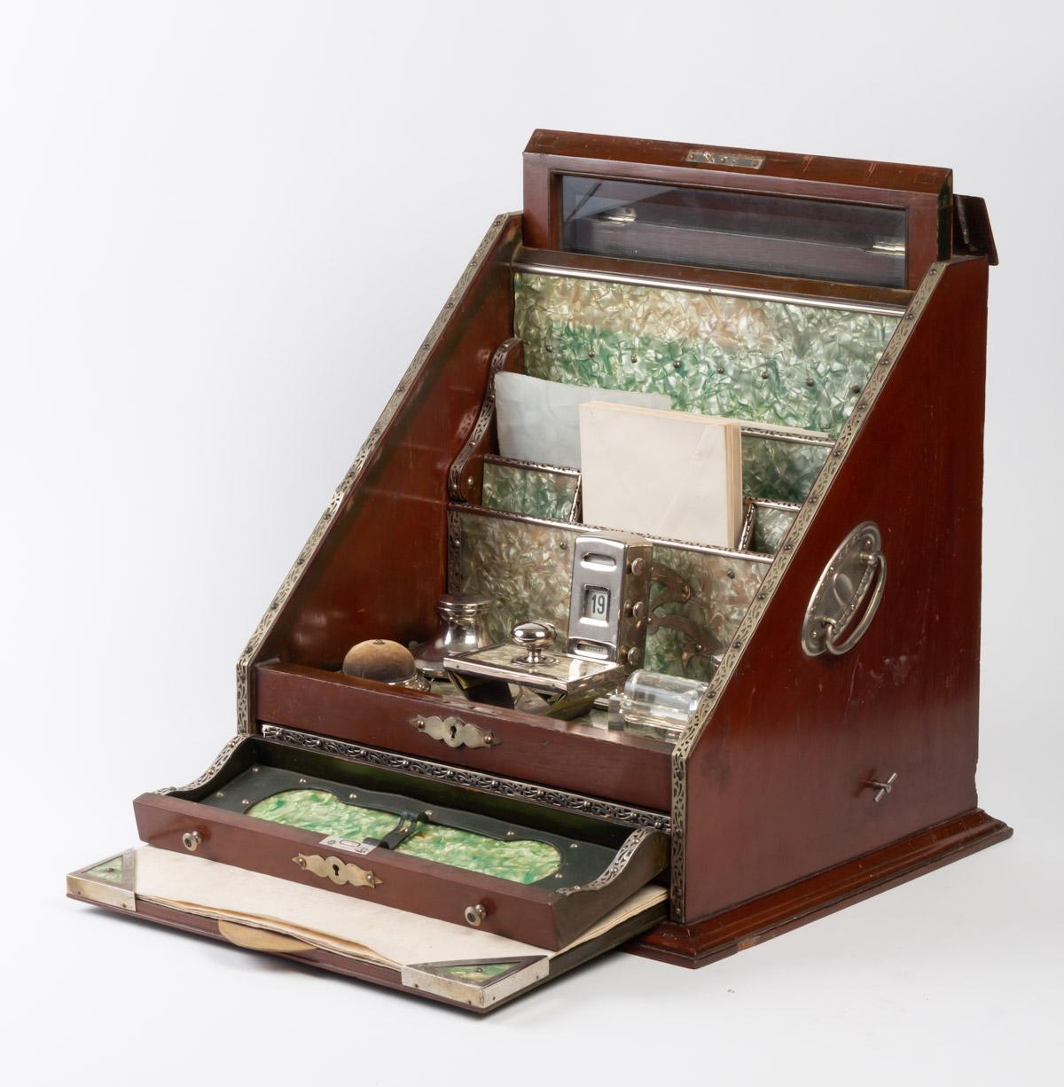Exceptional Early 20th Century Indo-English Writing Case In Good Condition In Saint-Ouen, FR