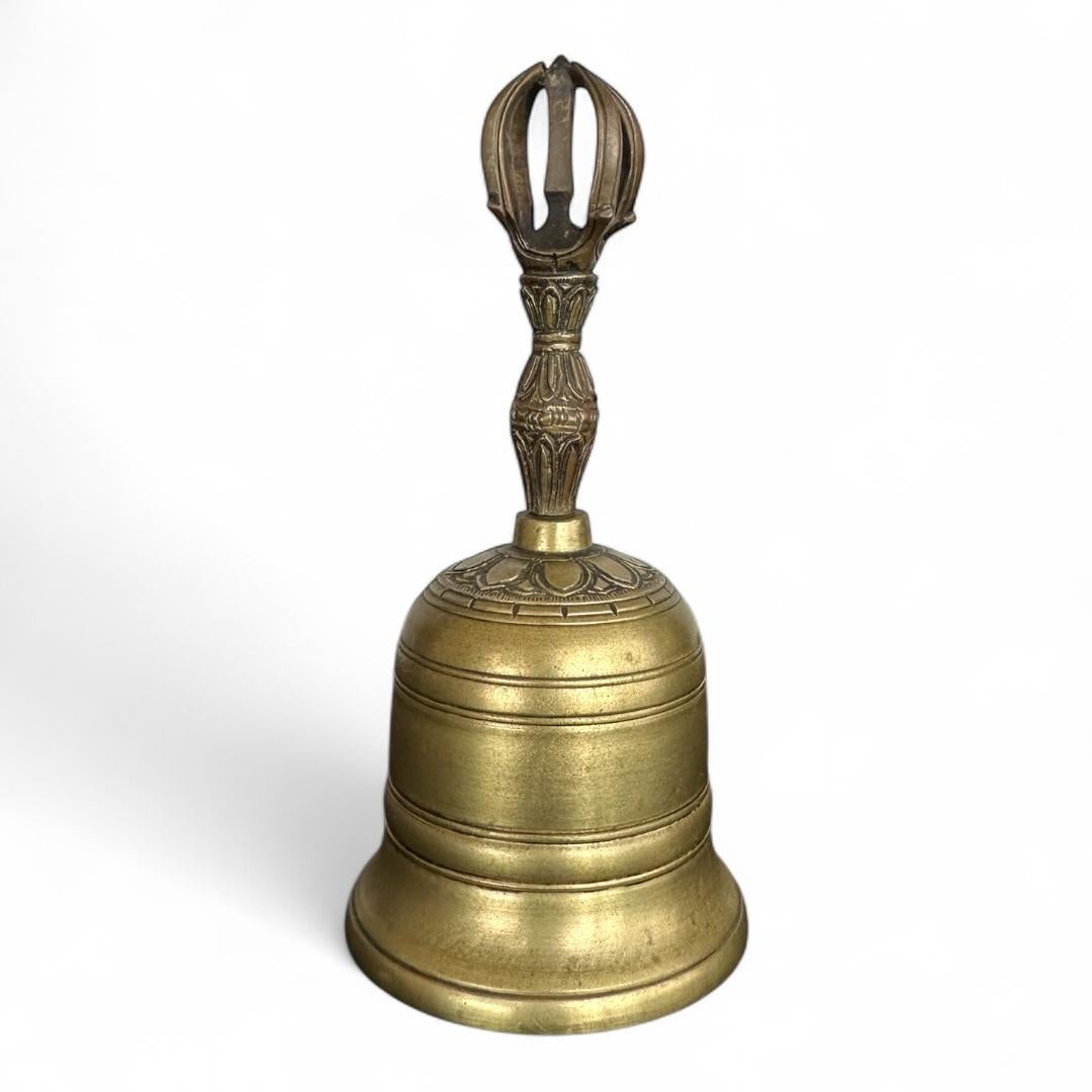 Excepcional Ritual del Periodo Edo  Conjunto Vajra con Campana y Base de Bronce Inscrita en venta 6