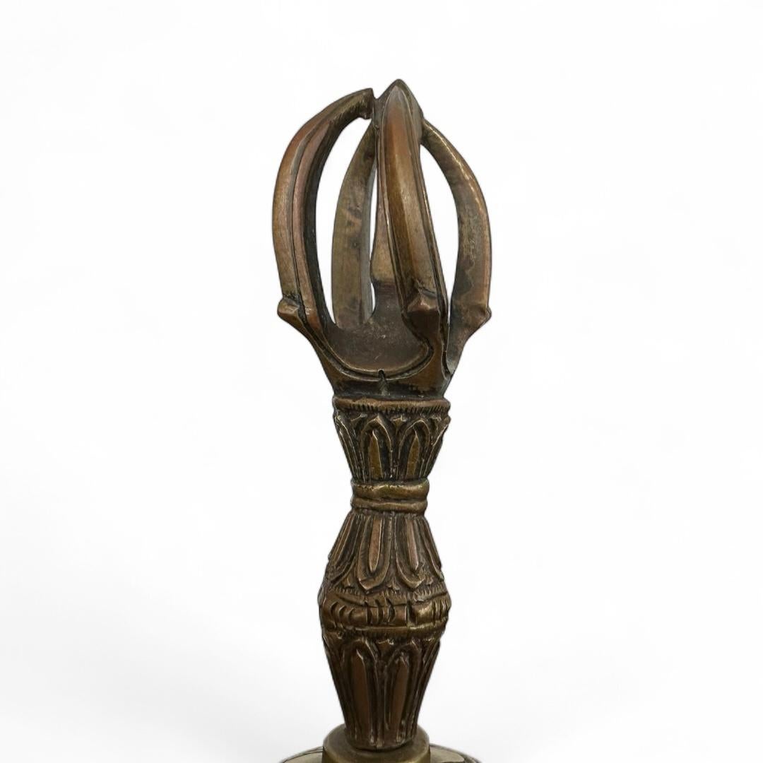 Excepcional Ritual del Periodo Edo  Conjunto Vajra con Campana y Base de Bronce Inscrita en venta 8