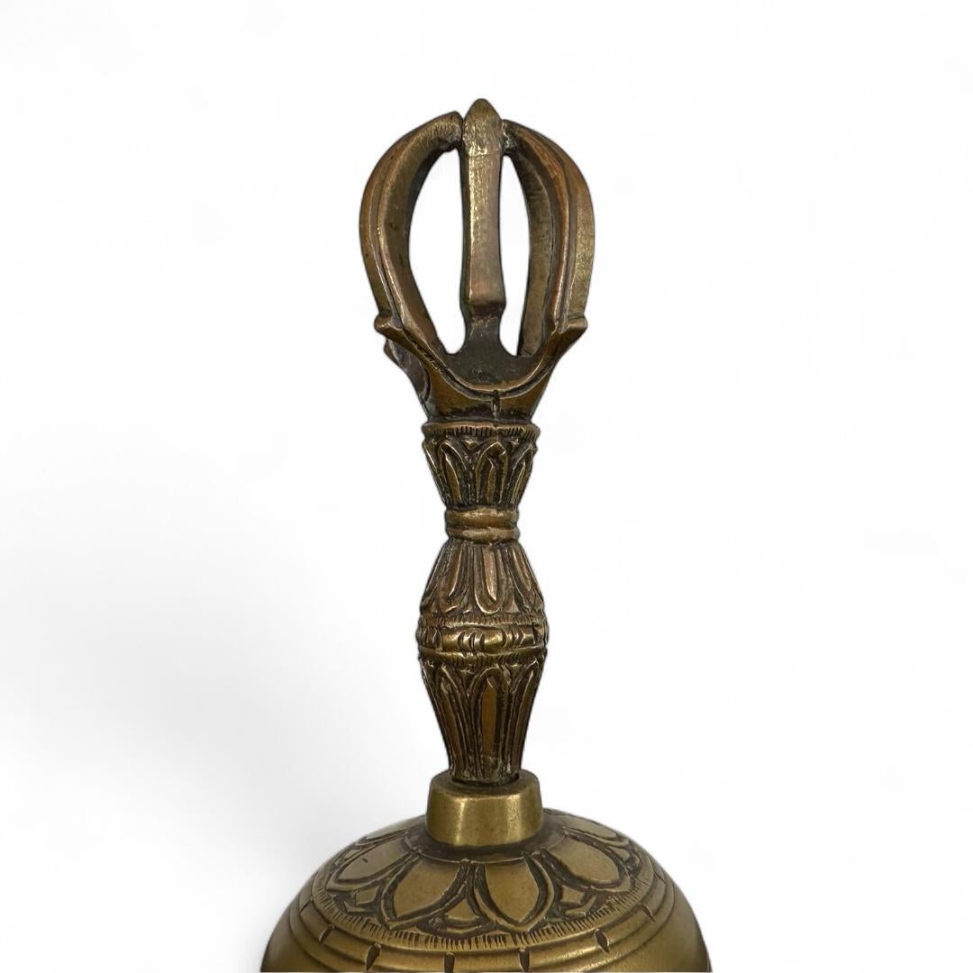 Excepcional Ritual del Periodo Edo  Conjunto Vajra con Campana y Base de Bronce Inscrita en venta 9