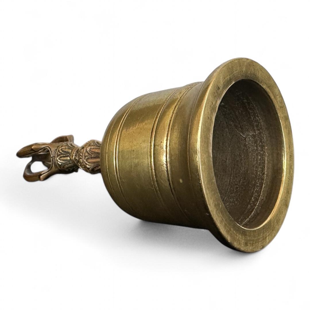 Excepcional Ritual del Periodo Edo  Conjunto Vajra con Campana y Base de Bronce Inscrita en venta 10