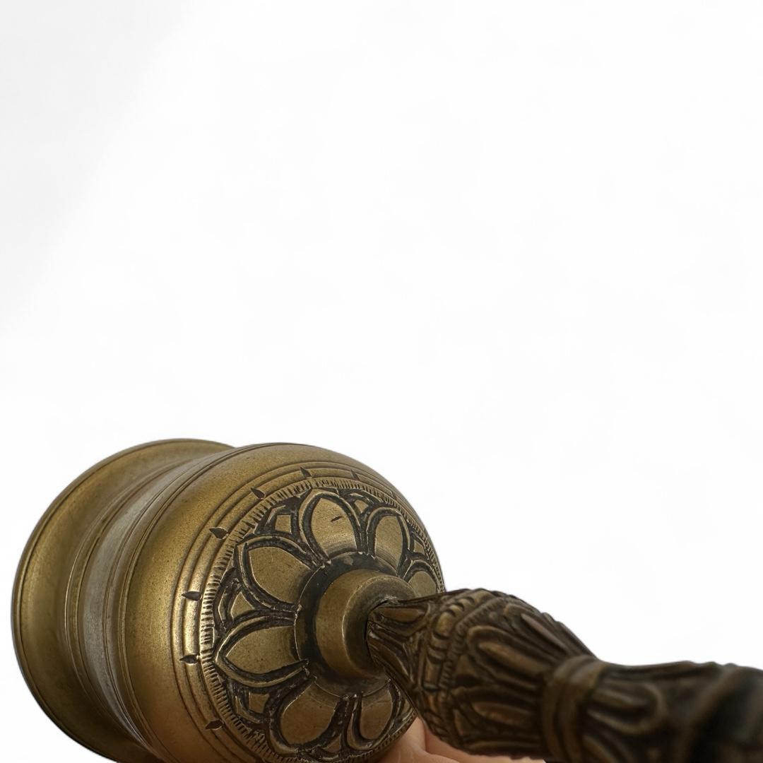 Excepcional Ritual del Periodo Edo  Conjunto Vajra con Campana y Base de Bronce Inscrita en venta 11