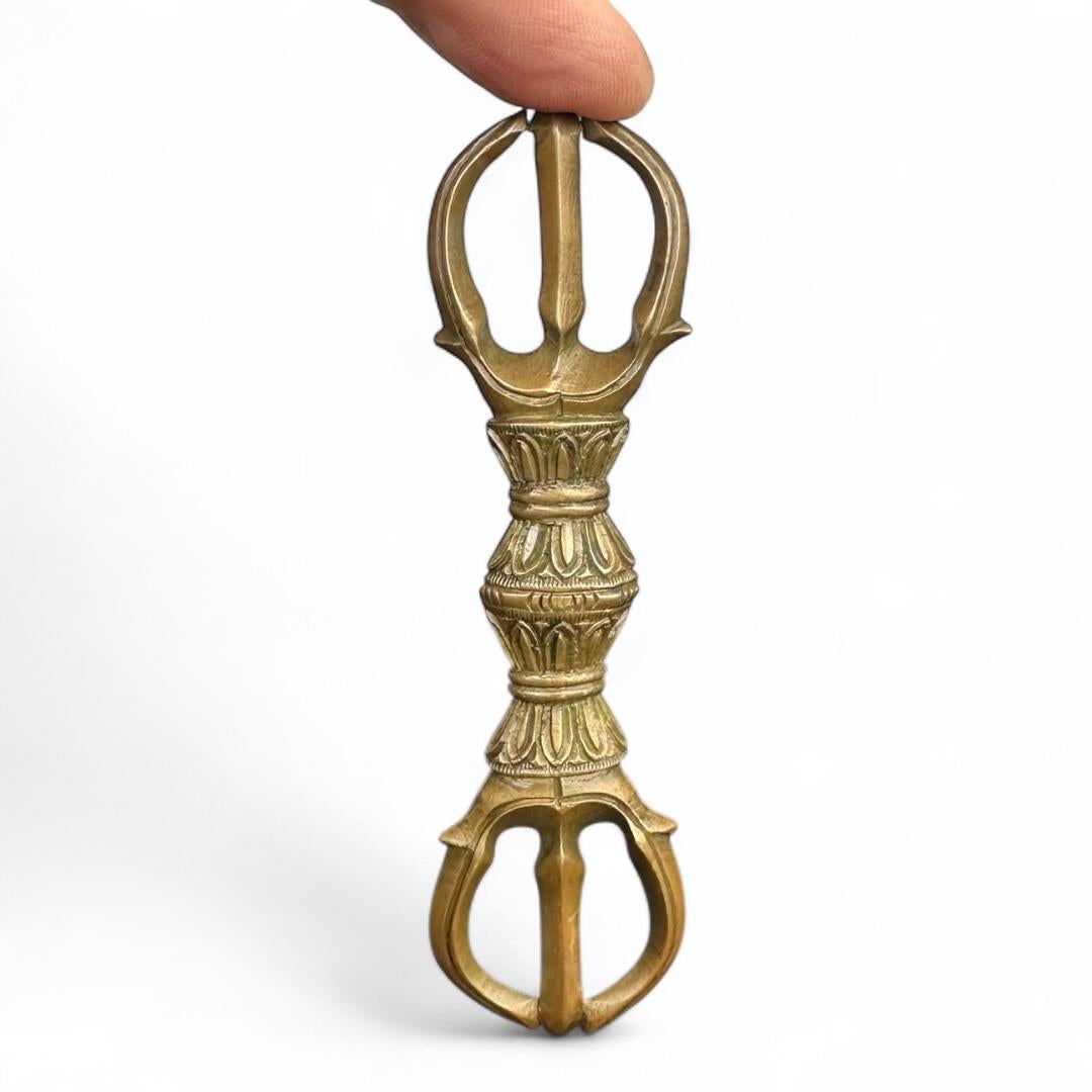 Excepcional Ritual del Periodo Edo  Conjunto Vajra con Campana y Base de Bronce Inscrita siglo XIX en venta
