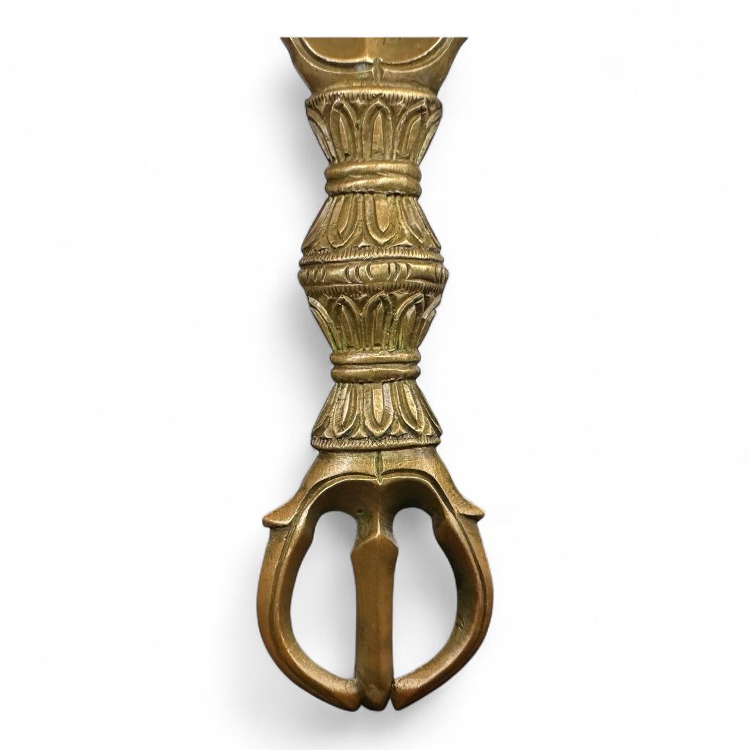 Excepcional Ritual del Periodo Edo  Conjunto Vajra con Campana y Base de Bronce Inscrita en venta 2