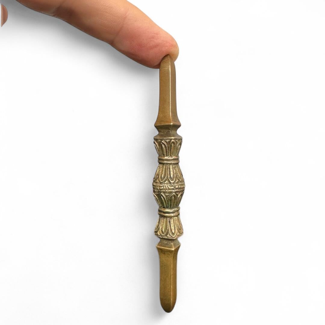 Excepcional Ritual del Periodo Edo  Conjunto Vajra con Campana y Base de Bronce Inscrita en venta 4