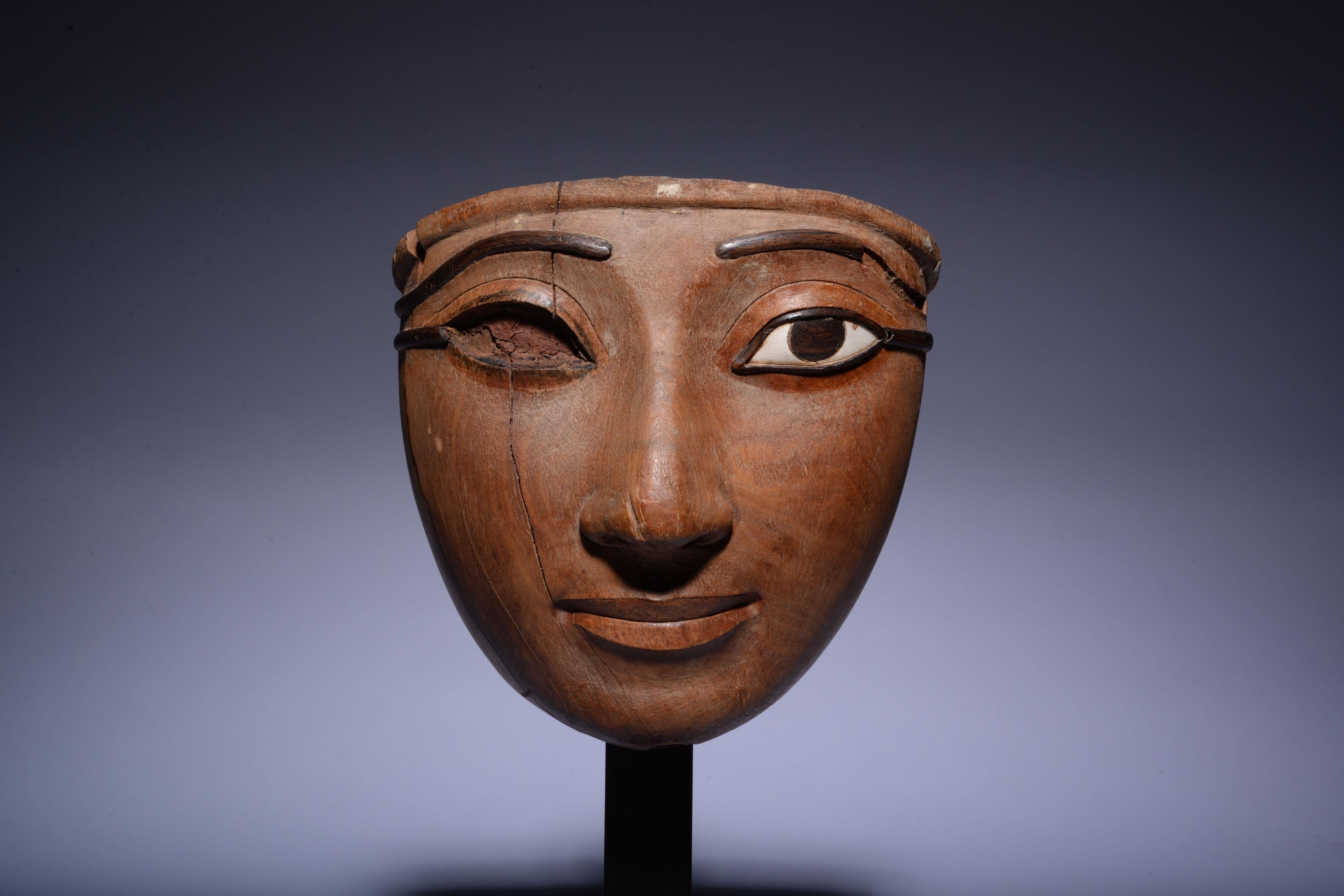 Außergewöhnliche ägyptische Sarkophag-Maske (Ägyptisch) im Angebot