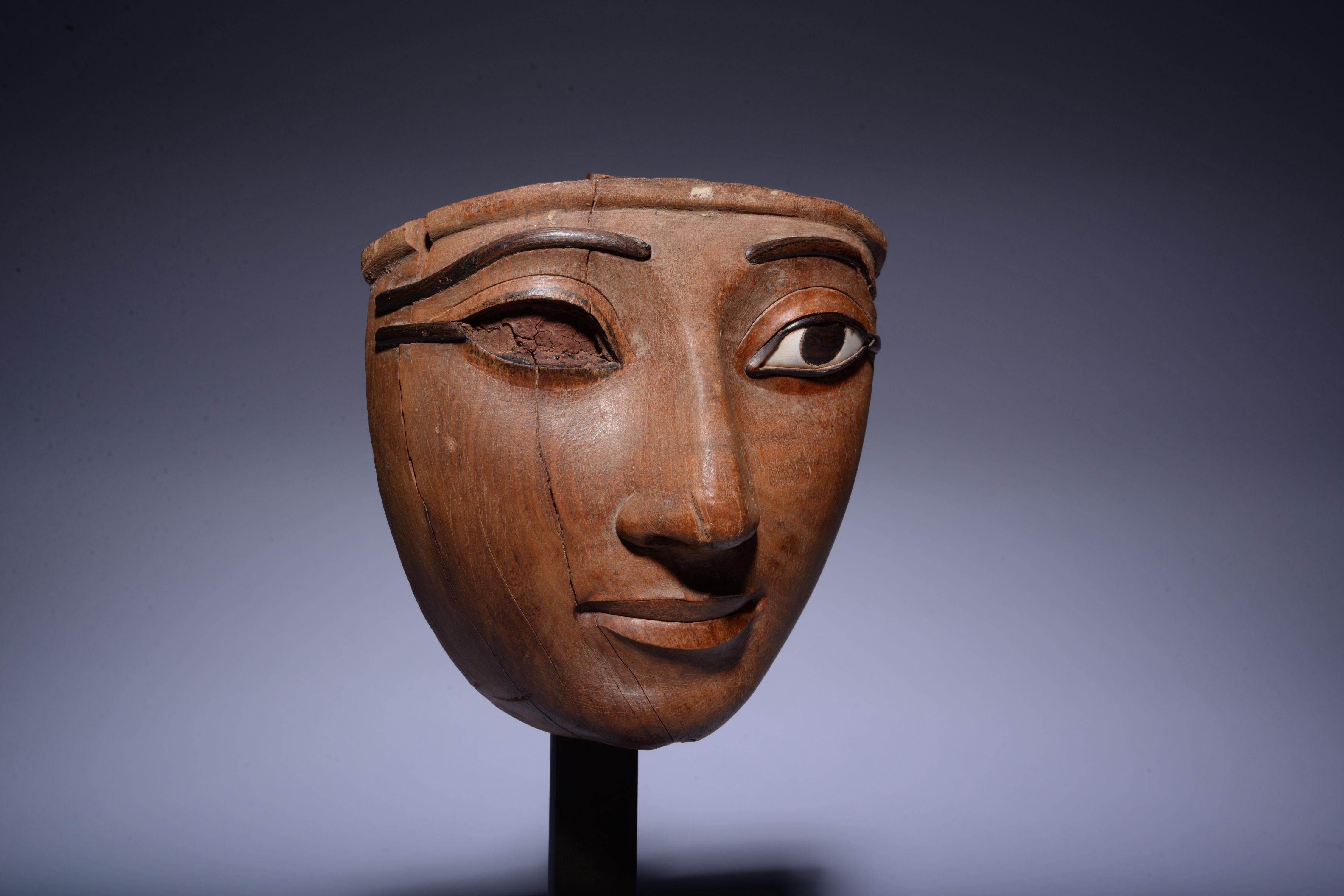 Außergewöhnliche ägyptische Sarkophag-Maske (Ägyptisch) im Angebot
