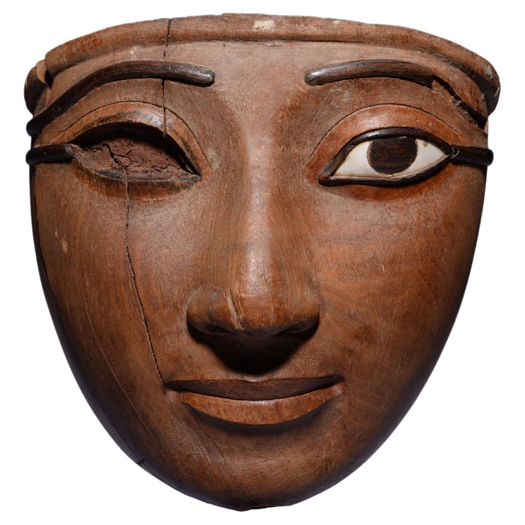 Außergewöhnliche ägyptische Sarkophag-Maske im Angebot