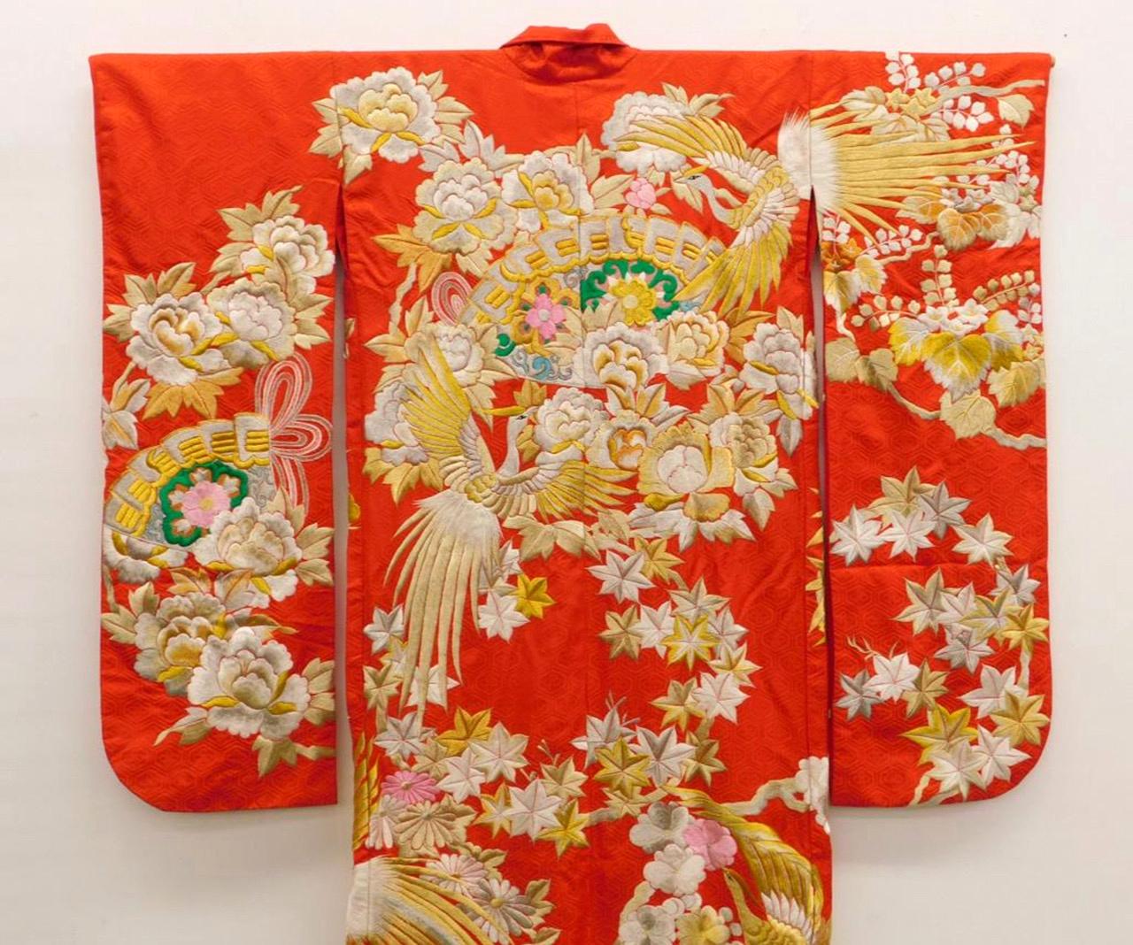 Außergewöhnlicher bestickter japanischer zeremonieller japanischer Kimono (Japonismus) im Angebot