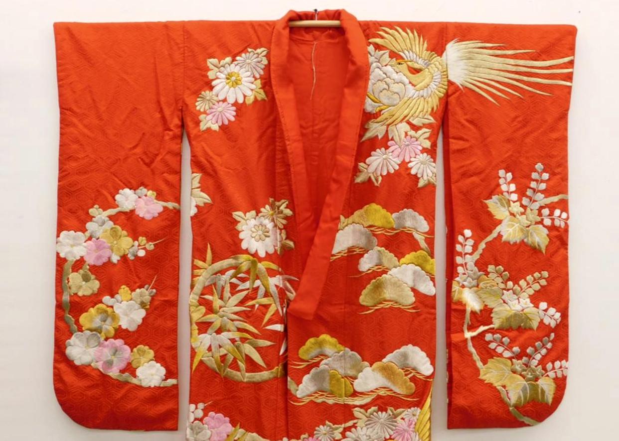 Brodé Exceptionnel kimono de cérémonie japonais brodé en vente