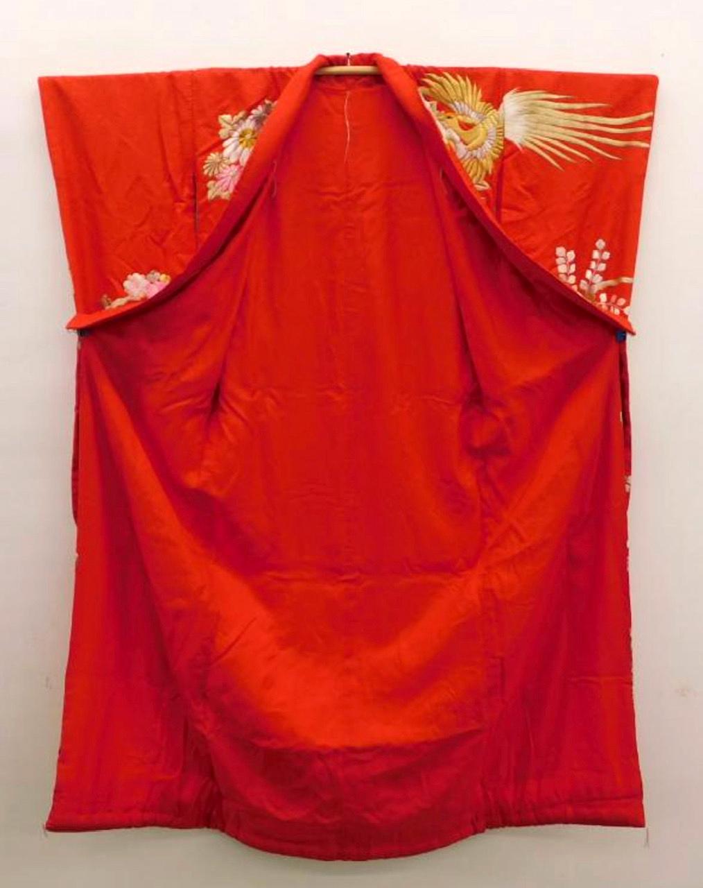 Exceptional Embroidered Japanese Ceremonial Kimono In Good Condition For Sale In Atlanta, GA