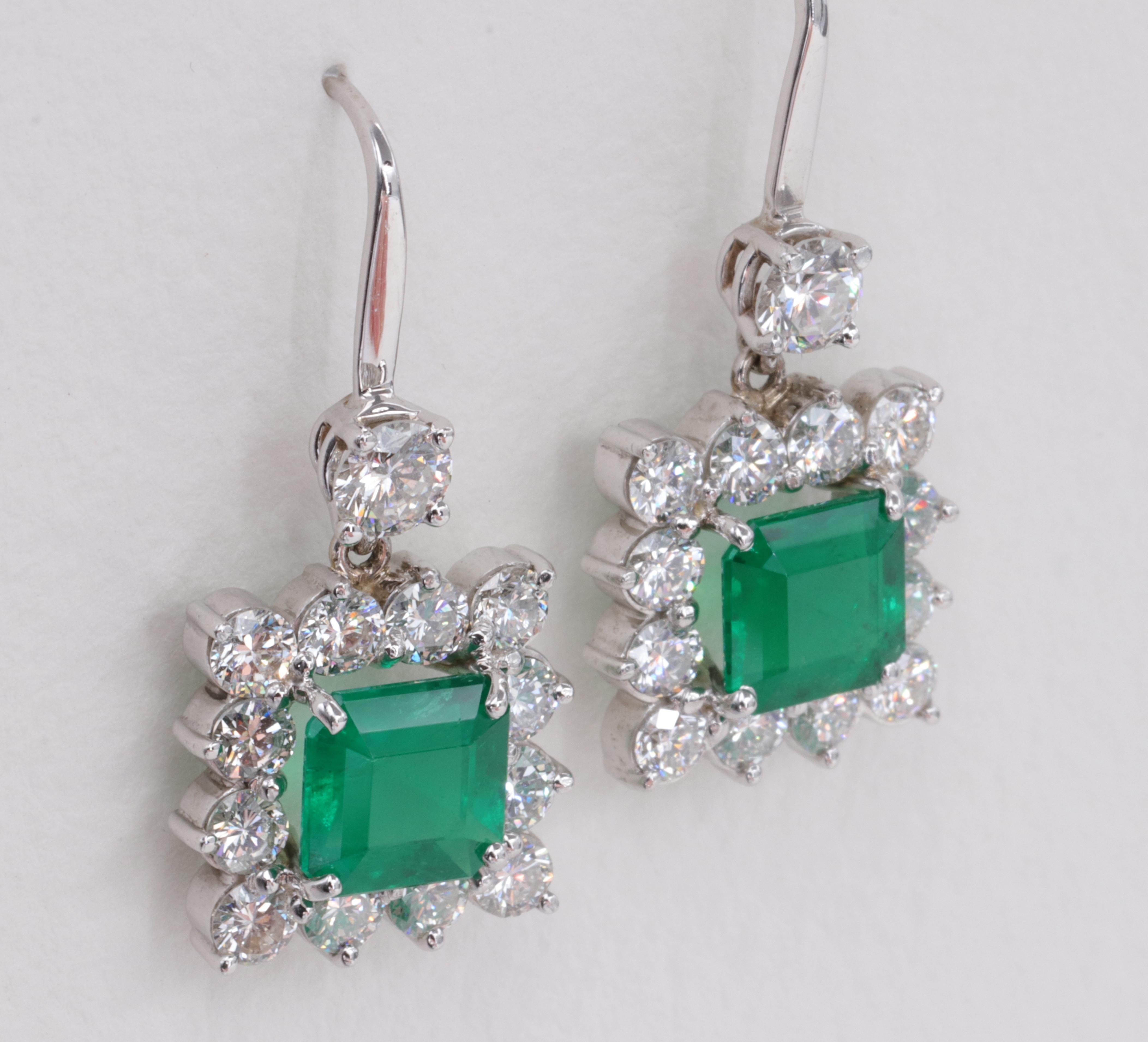 Exceptional Emerald and Diamond Halo Dangle Earrings Set in 18 Karat White Gold In New Condition For Sale In Tampa, FL