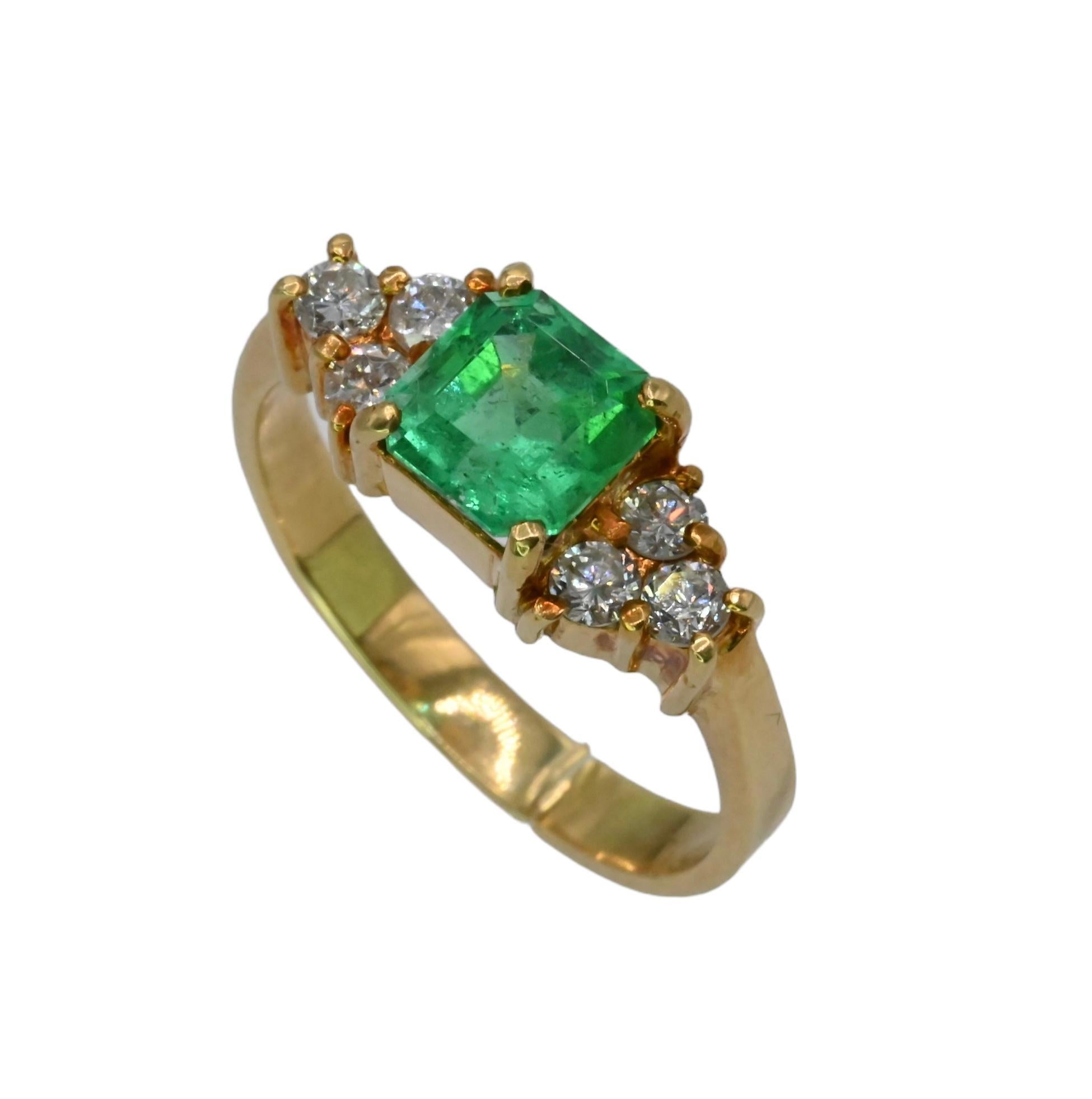 Exceptional Emerald & Diamond Ring  In Good Condition For Sale In Media, PA