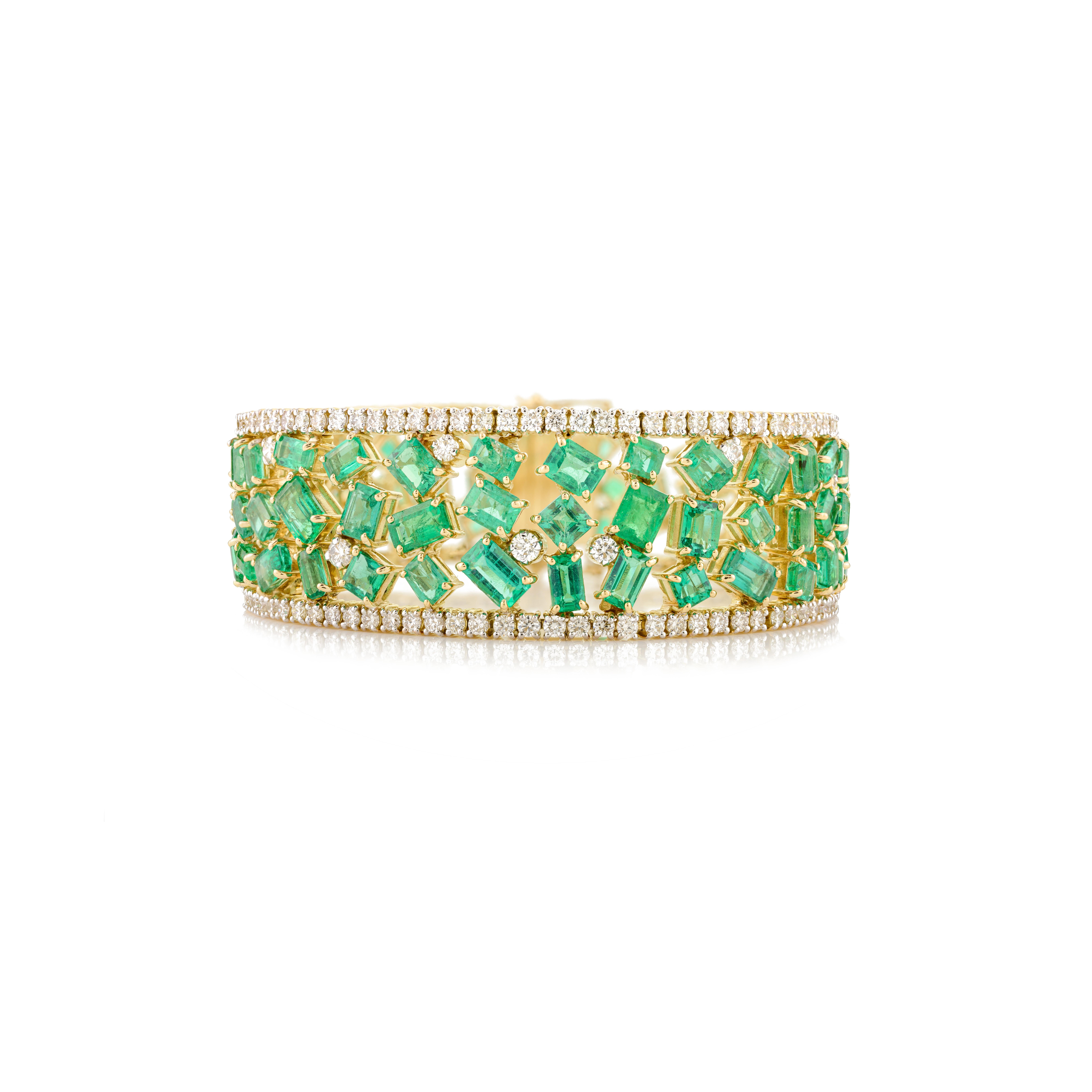 Art Deco Exceptional Emerald Diamond Wide Cocktail Bracelet Gift in 18k Solid Yellow Gold For Sale