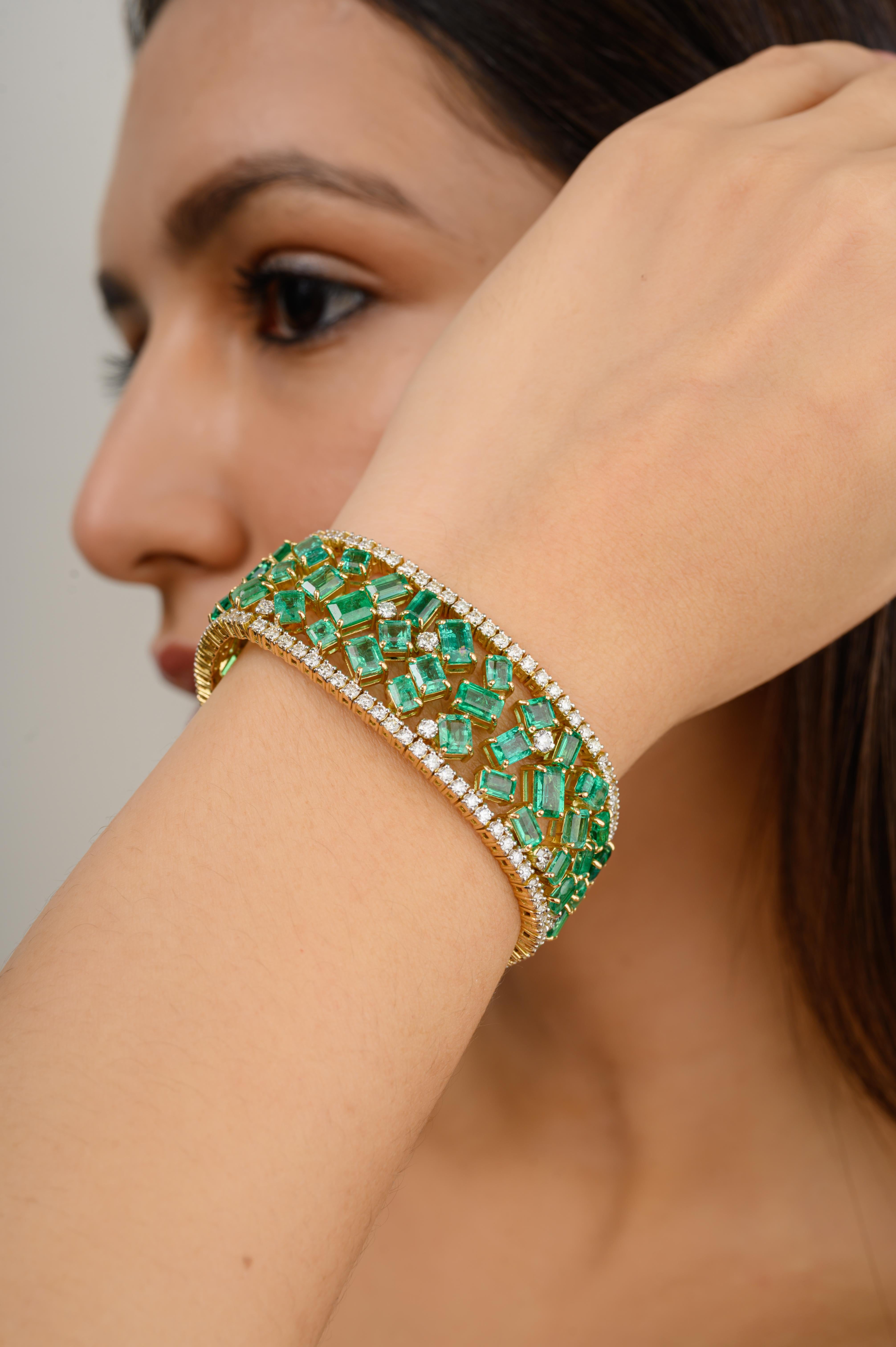 Mixed Cut Exceptional Emerald Diamond Wide Cocktail Bracelet Gift in 18k Solid Yellow Gold For Sale