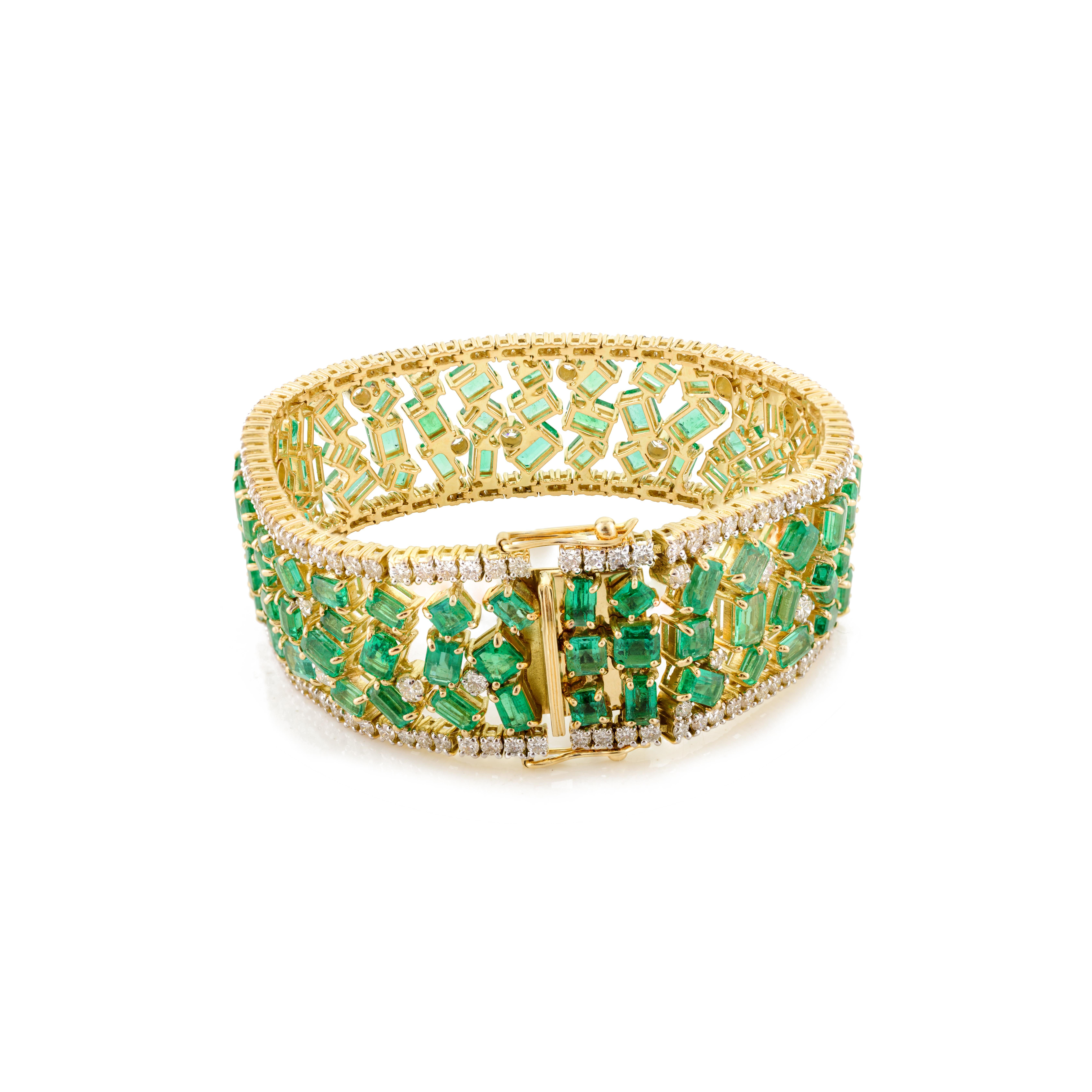 Exceptional Emerald Diamond Wide Cocktail Bracelet Gift in 18k Solid Yellow Gold In New Condition For Sale In New York, NY