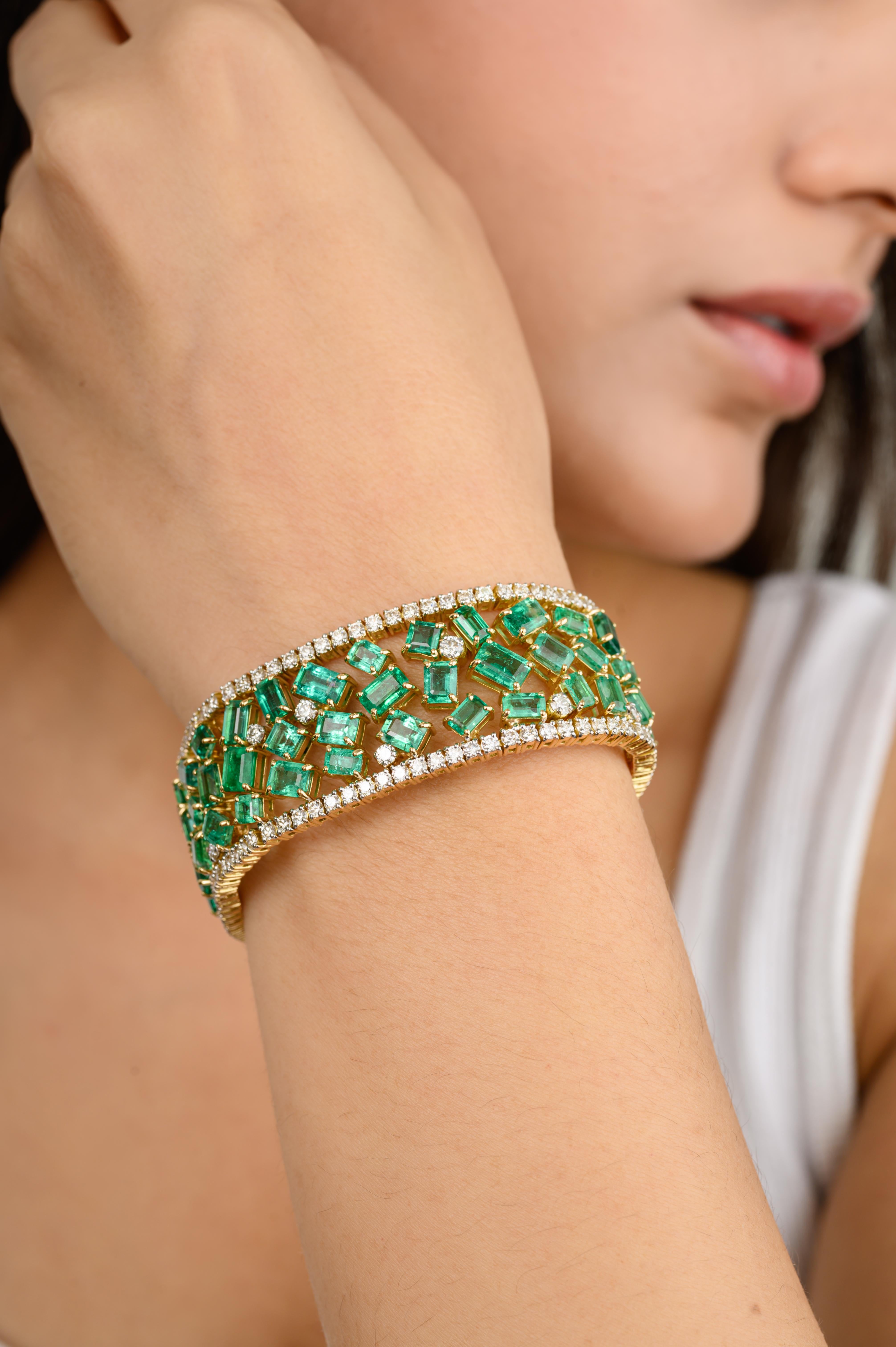 Women's Exceptional Emerald Diamond Wide Cocktail Bracelet Gift in 18k Solid Yellow Gold For Sale