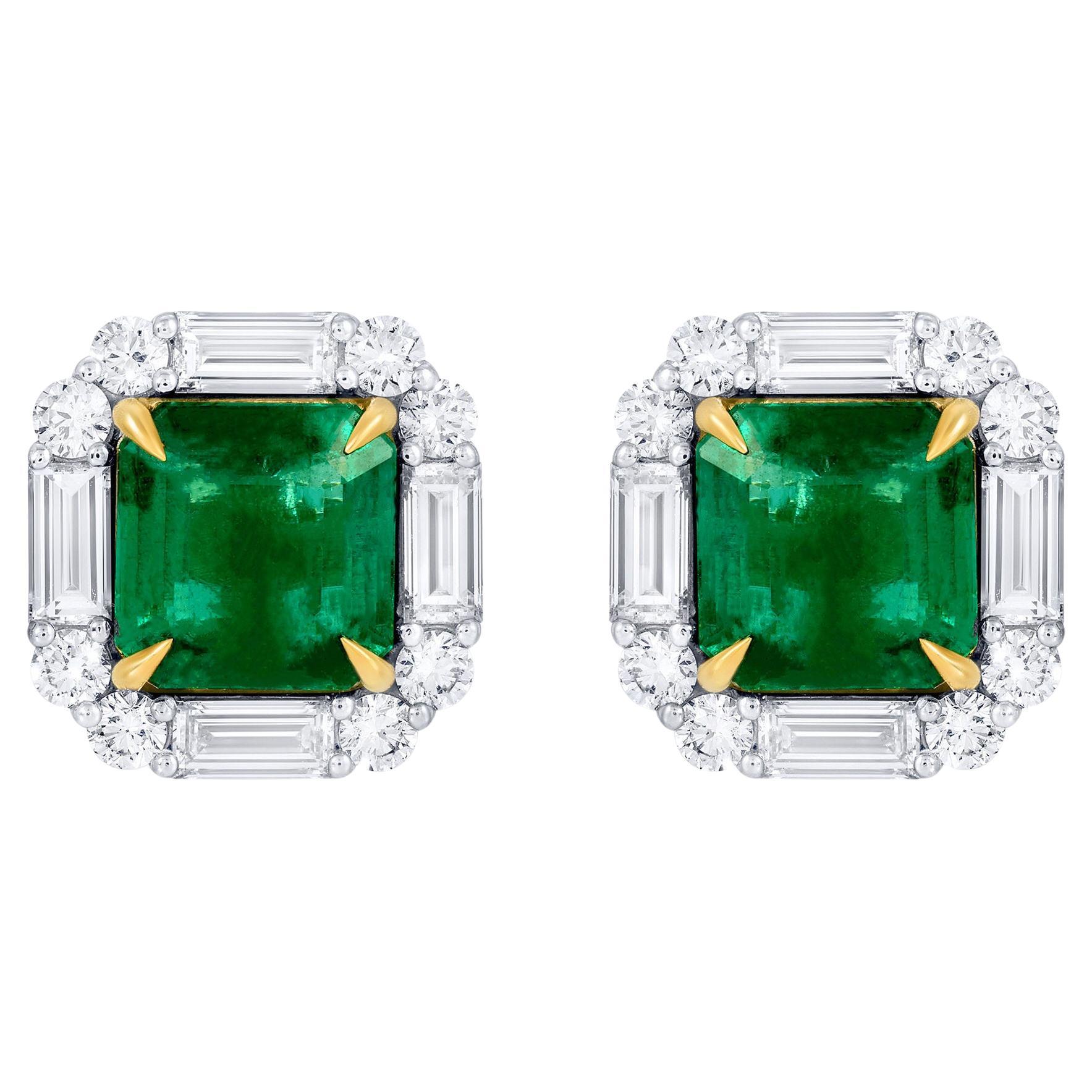 Excepcionales pendientes de esmeralda con halo de diamantes 7,9 quilates en total Oro de 18 quilates