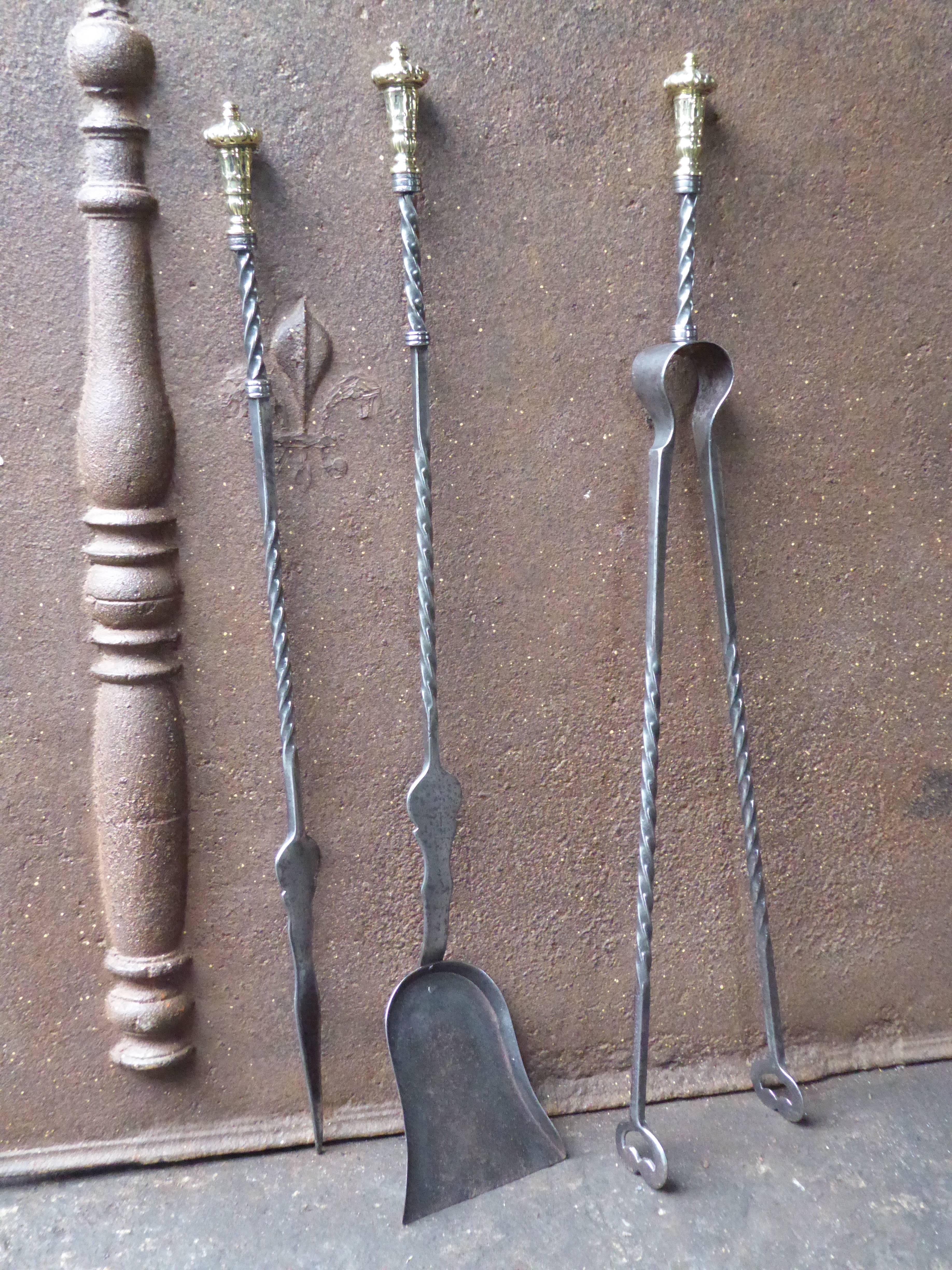 English Art Nouveau fireplace tool set, companion set made of polished steel and polished brass. Early 20th century. The condition is good.







 