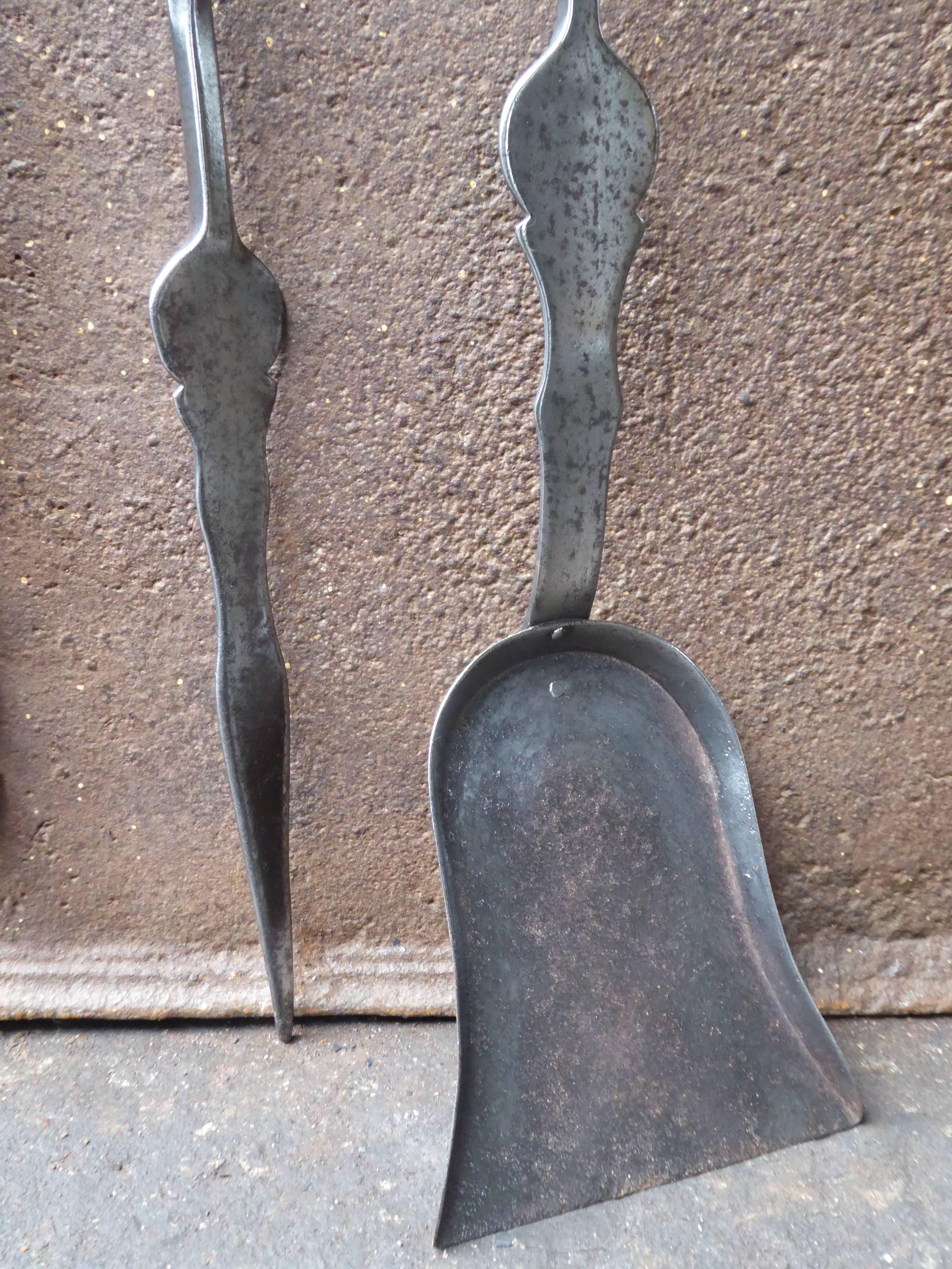 Exceptional English Art Nouveau Fireplace Tools In Good Condition For Sale In Soest, NL