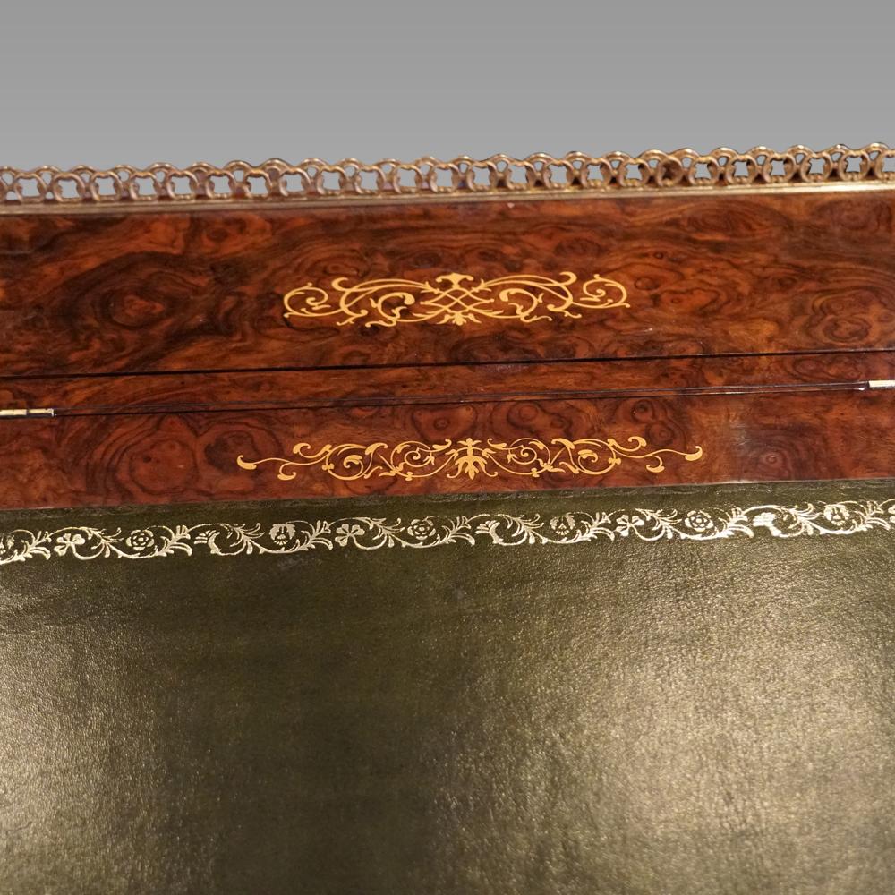 Exceptional English Victorian Inlaid Walnut Davenport Desk, circa 1870 In Good Condition In Salisbury, Wiltshire