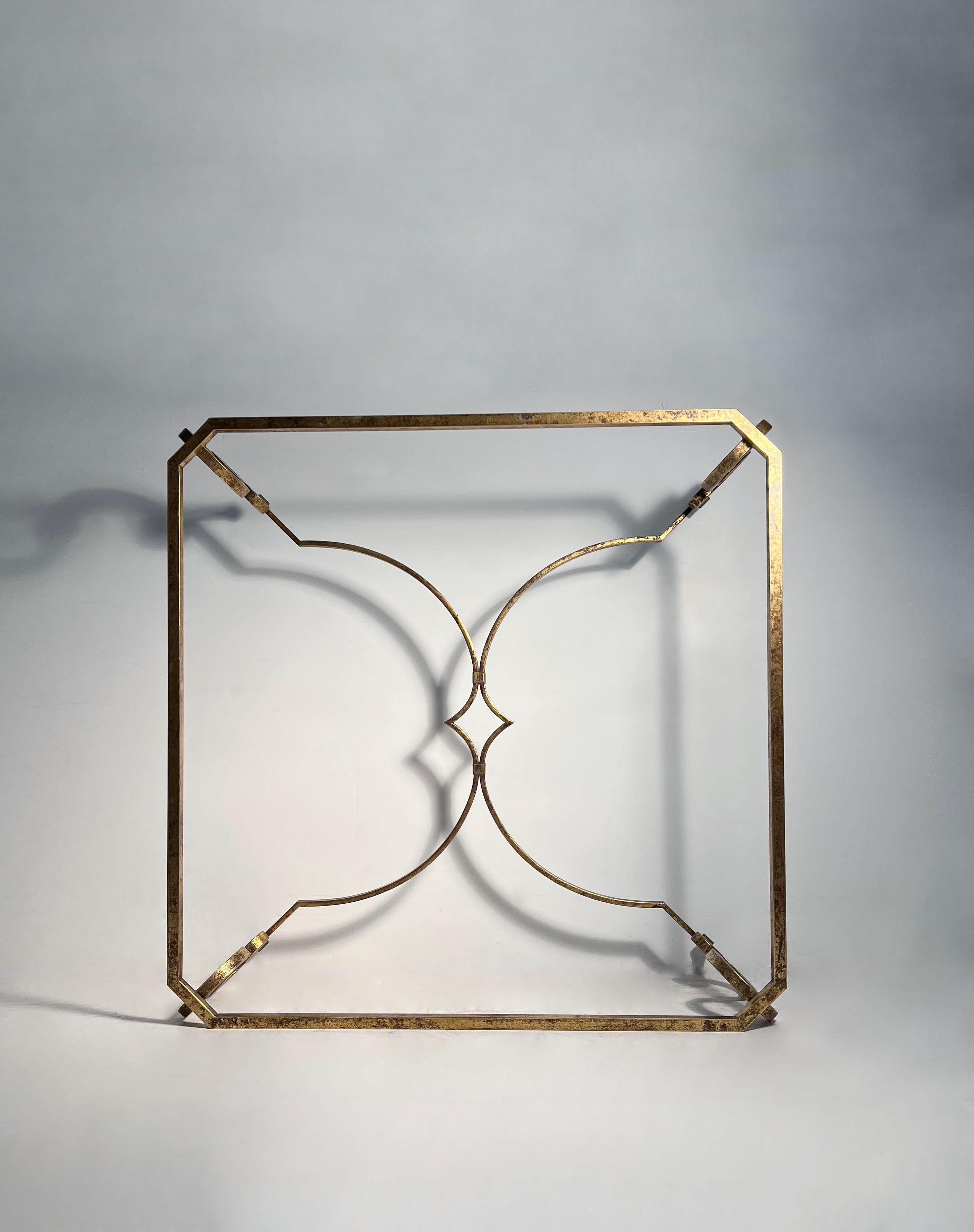 Mid-Century Modern Exceptionnelle table basse en fer forgé et doré à la main Erwin Gruen en vente
