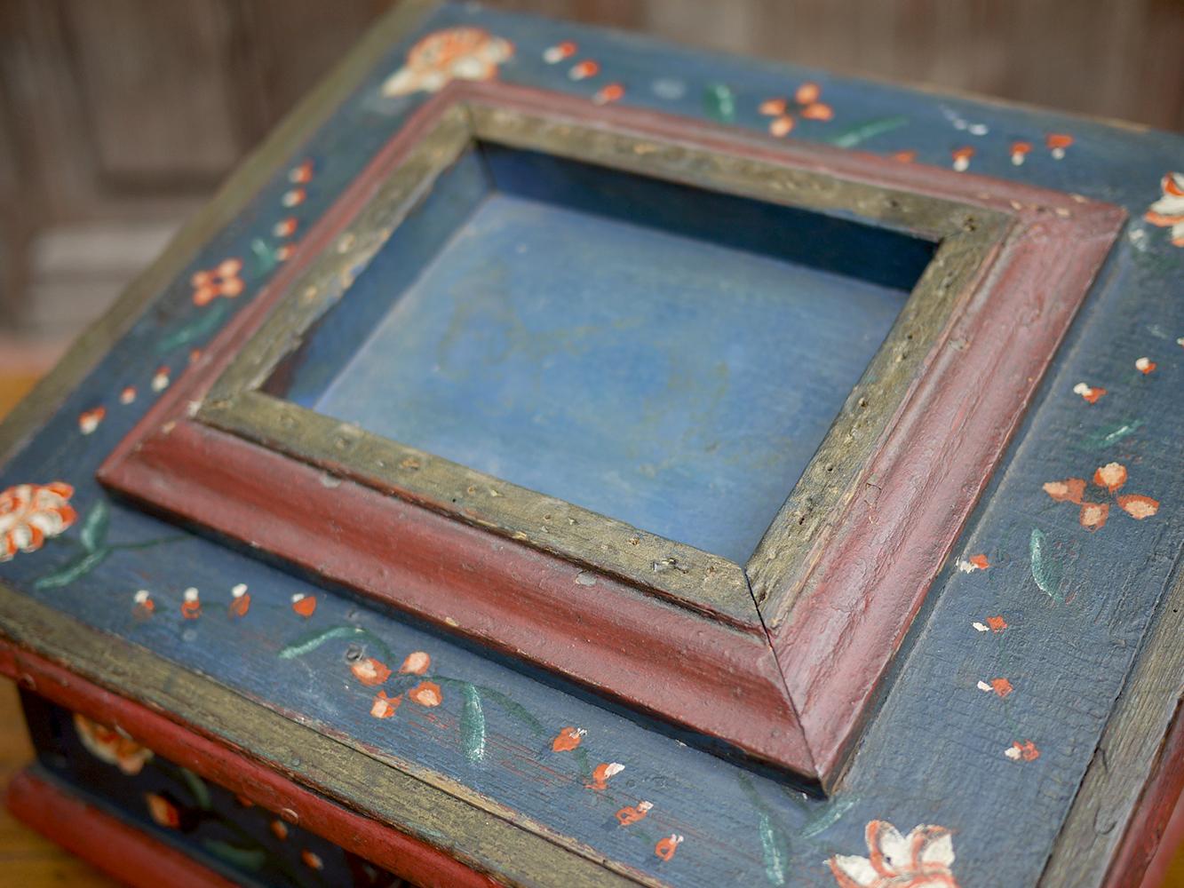 Exceptional European Painted Jewelry Sewing Box, 18th Century 6