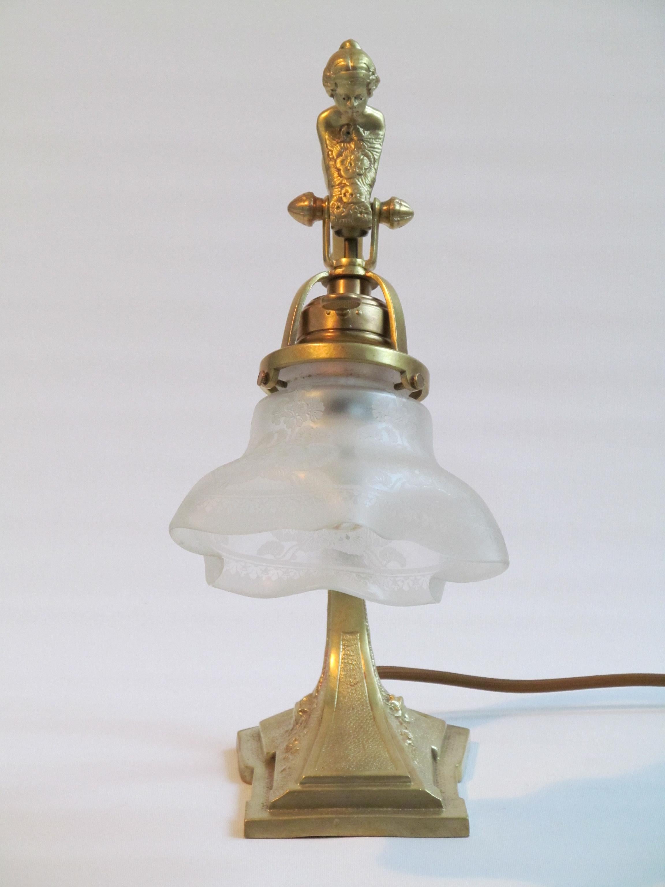 Vienna Secession Secessionist Figural Brass Table Lamp, Austria, 1900s For Sale