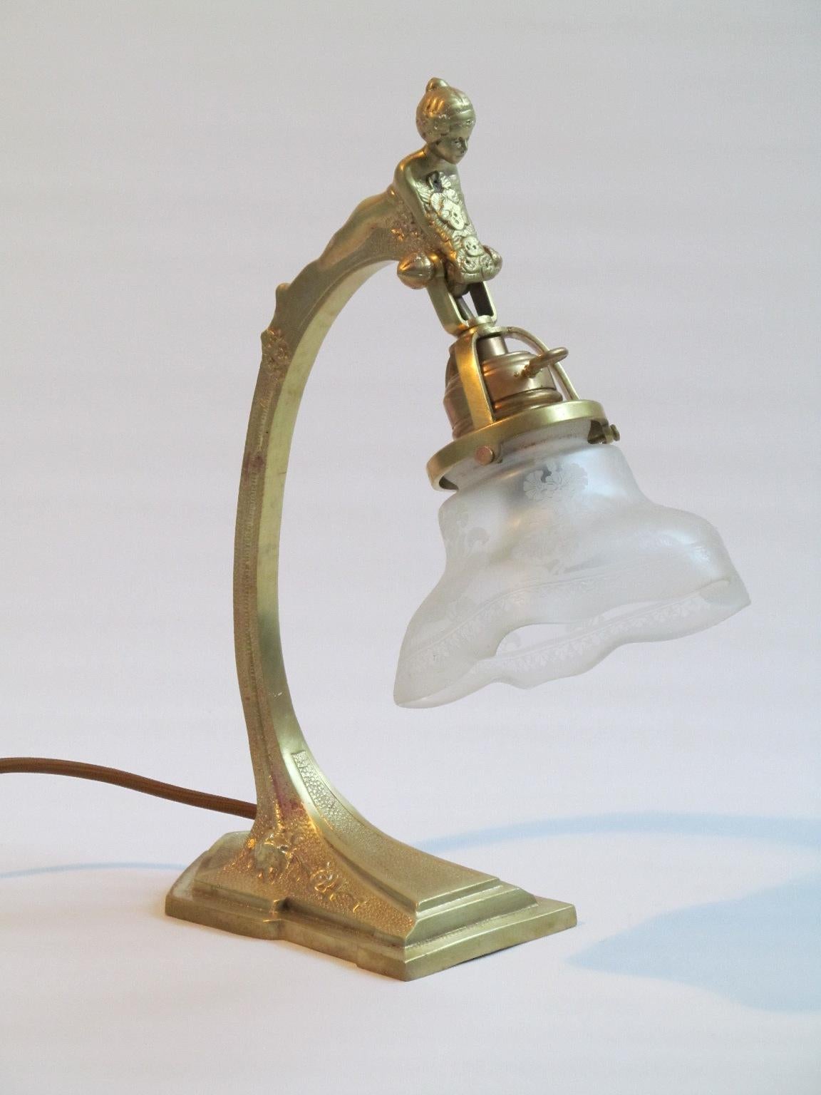 Cast Secessionist Figural Brass Table Lamp, Austria, 1900s For Sale