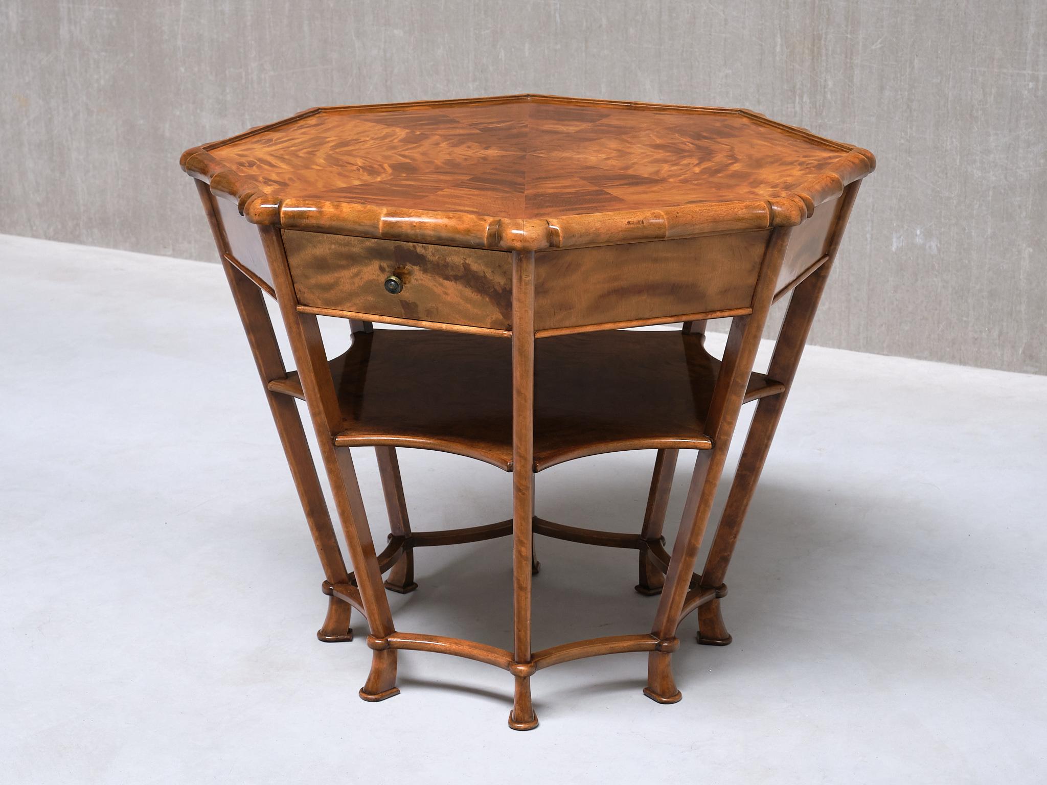 This rare center table was produced in Germany in the late 1920s. Although the maker and designer remain unknown, the high level of craftsmanship and choice of material make this an exceptional occasional table.
The originality of the design
