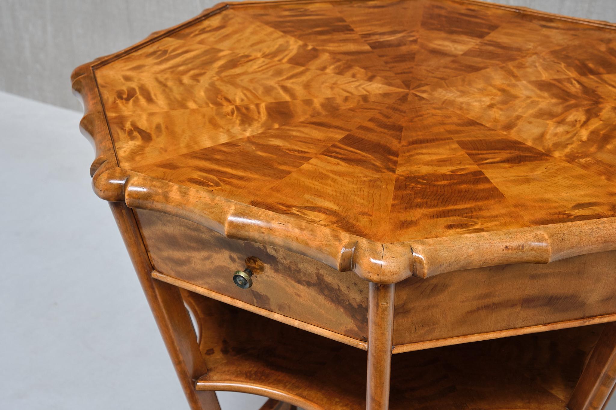 Exceptional Expressionist Octagonal Center Table in Flamed Birch, Germany, 1920s For Sale 1