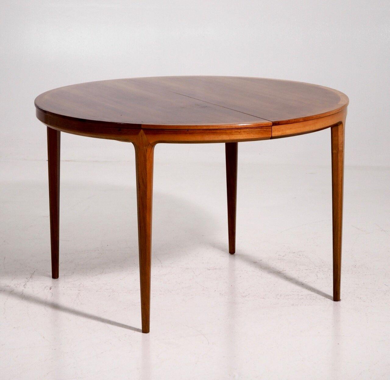 Exceptional extension table by Bertil Fridhagen for Bodafors, 1959. With minor wear.
Measurements:
H. 74 H-apron. 68 Dia. 115 Each leaf. 55 Total L. 225 cm.
H. 29.1 H-apron. 26.7 Dia. 45.2 Each leaf. 21.6 Total L. 88.5 in.