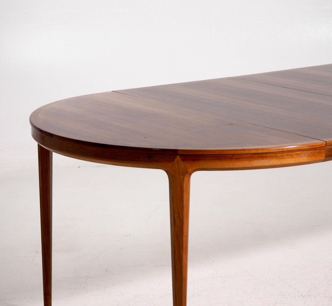 Exceptional extension table by Bertil Fridhagen, 1959. In Good Condition For Sale In Aalsgaarde, DK