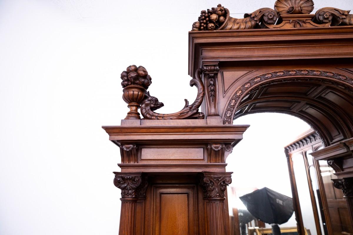 Vetro Eccezionale credenza figurata, Francia, 1880 circa. in vendita