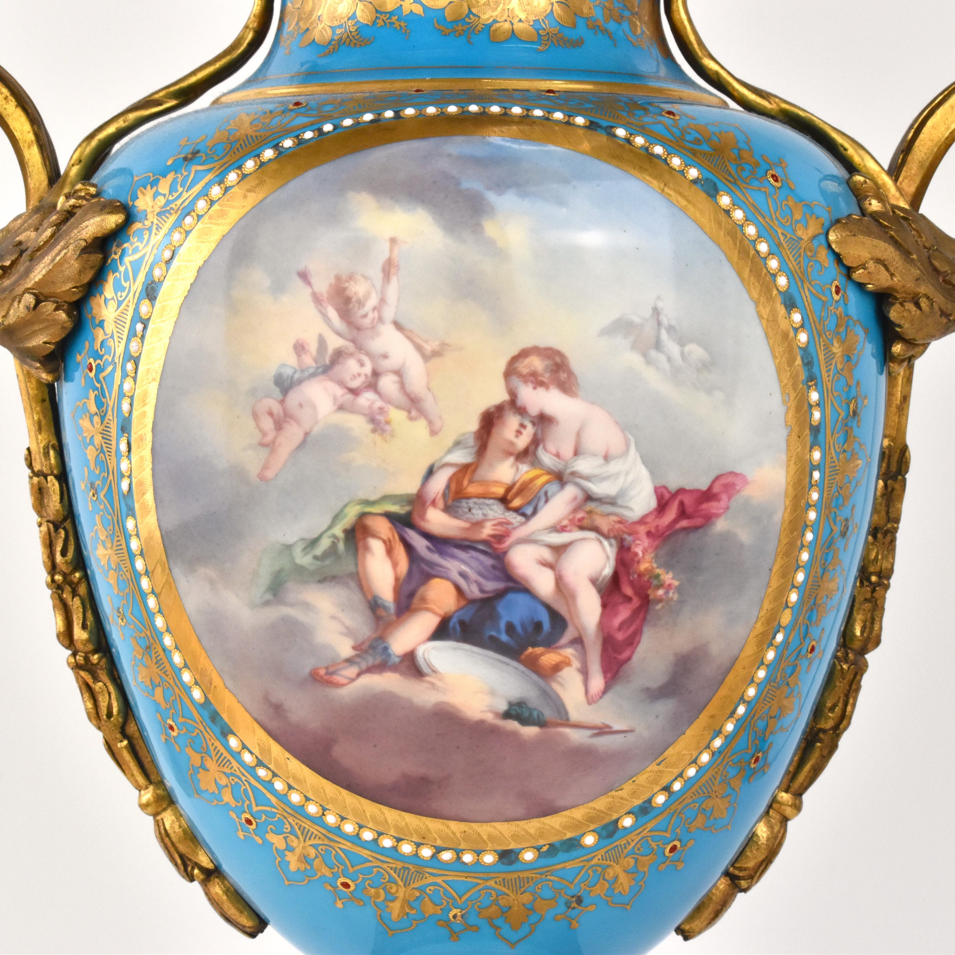 XIX secolo ECCEZIONALE VASO DI PORCELLANA ANTICO SÈRVERS FRANCESE, XIX SECOLO in vendita