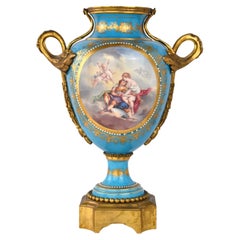 AUSSERGEWÖHNLICHE FEINE FRANZÖSISCHE SÈRVERS ANTIQUE PORCELAIN ORMOLU VASE, 19.