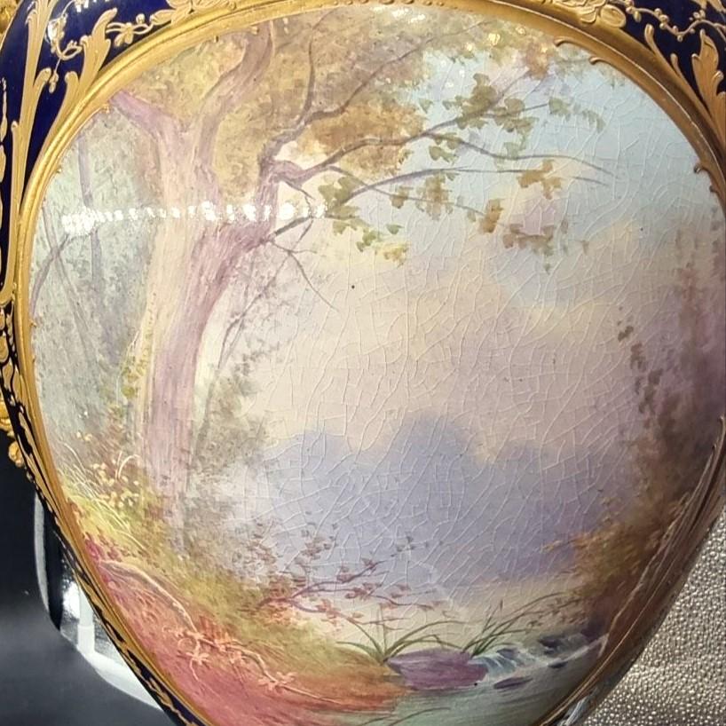 EXCEPCIONAL JARRON ANTIGUO DE PORCELANA Y ORMOLU FRANCES DE SÈRVERS, SIGLO XIX Dorado en venta