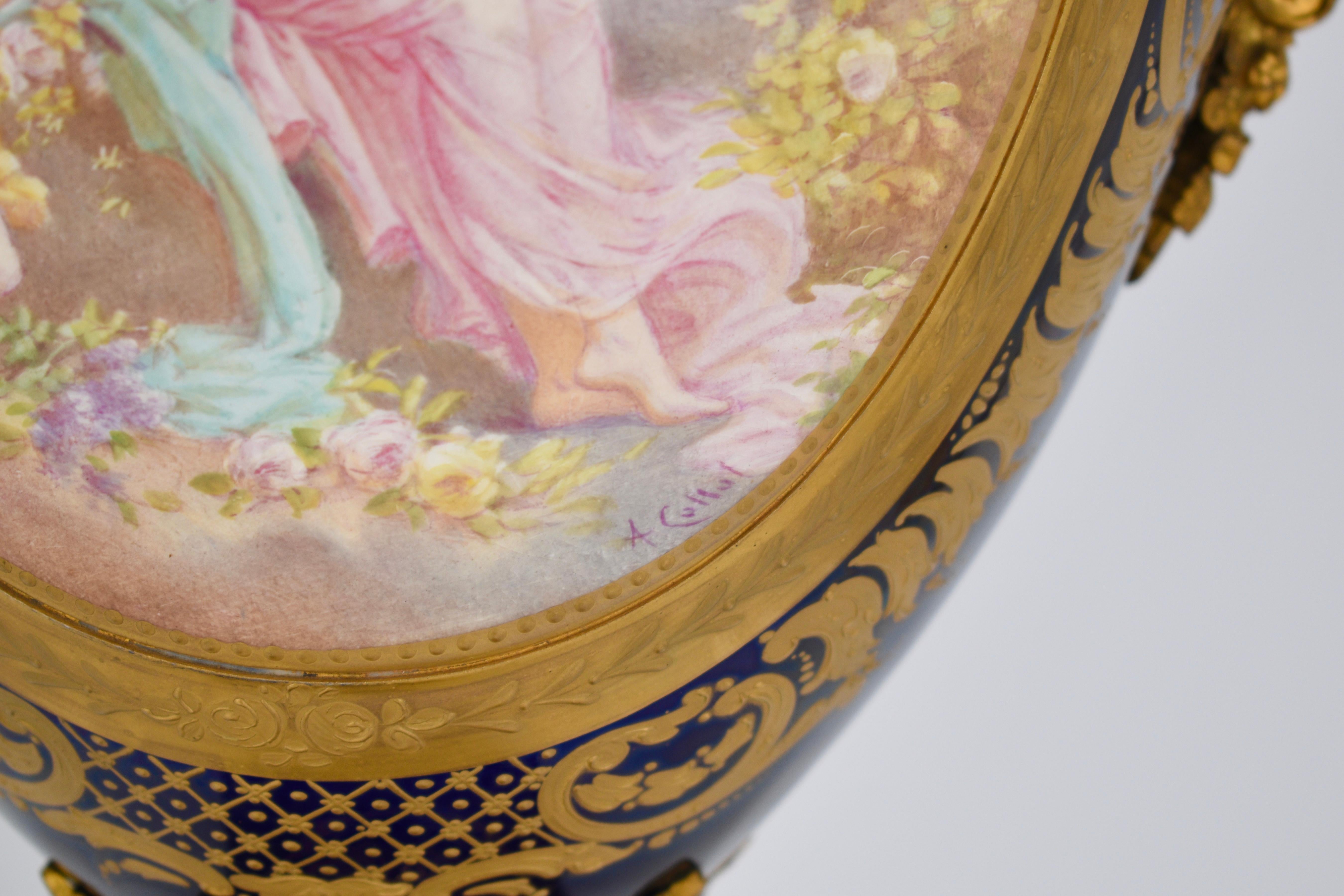 Fino al XVIII secolo ECCEZIONALE VASO FINE SÈRVERS DI PORCELLANA ANTICA FRANCESE E ORMOLU, XIX SECOLO in vendita