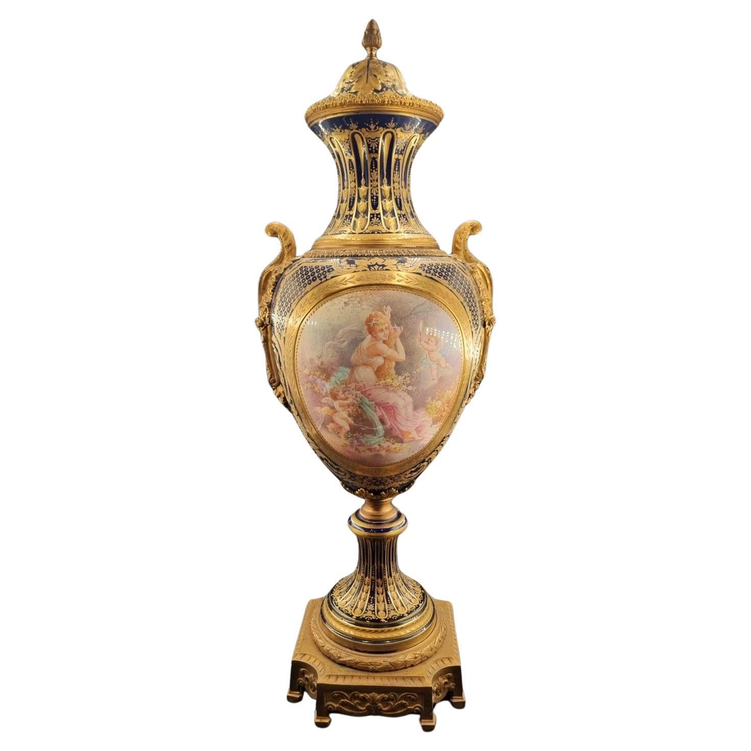 EXCEPTIONAL FINE SÈRVERS FRENCH ANTIQUE PORCELAIN AND ORMOLU VASE, 19th CENTURY For Sale