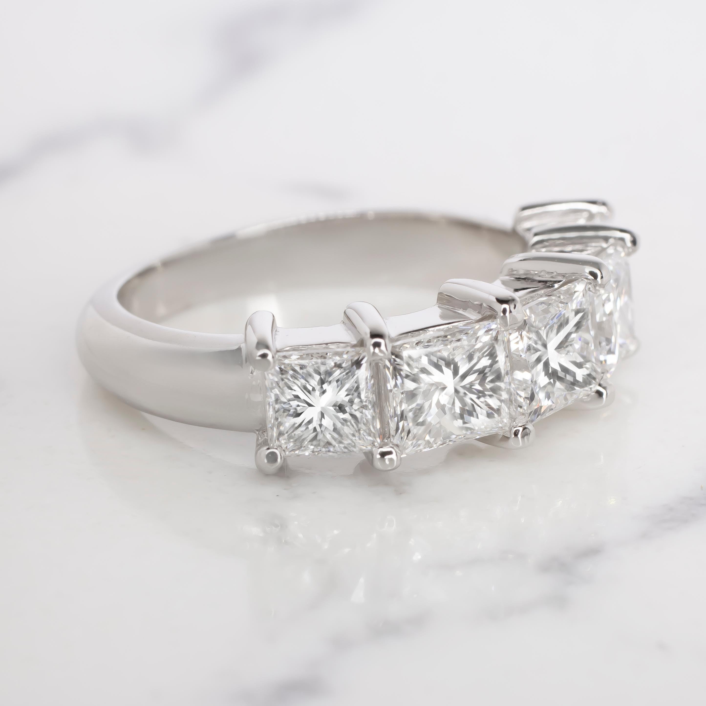 1 carat round brilliant cut diamond ring