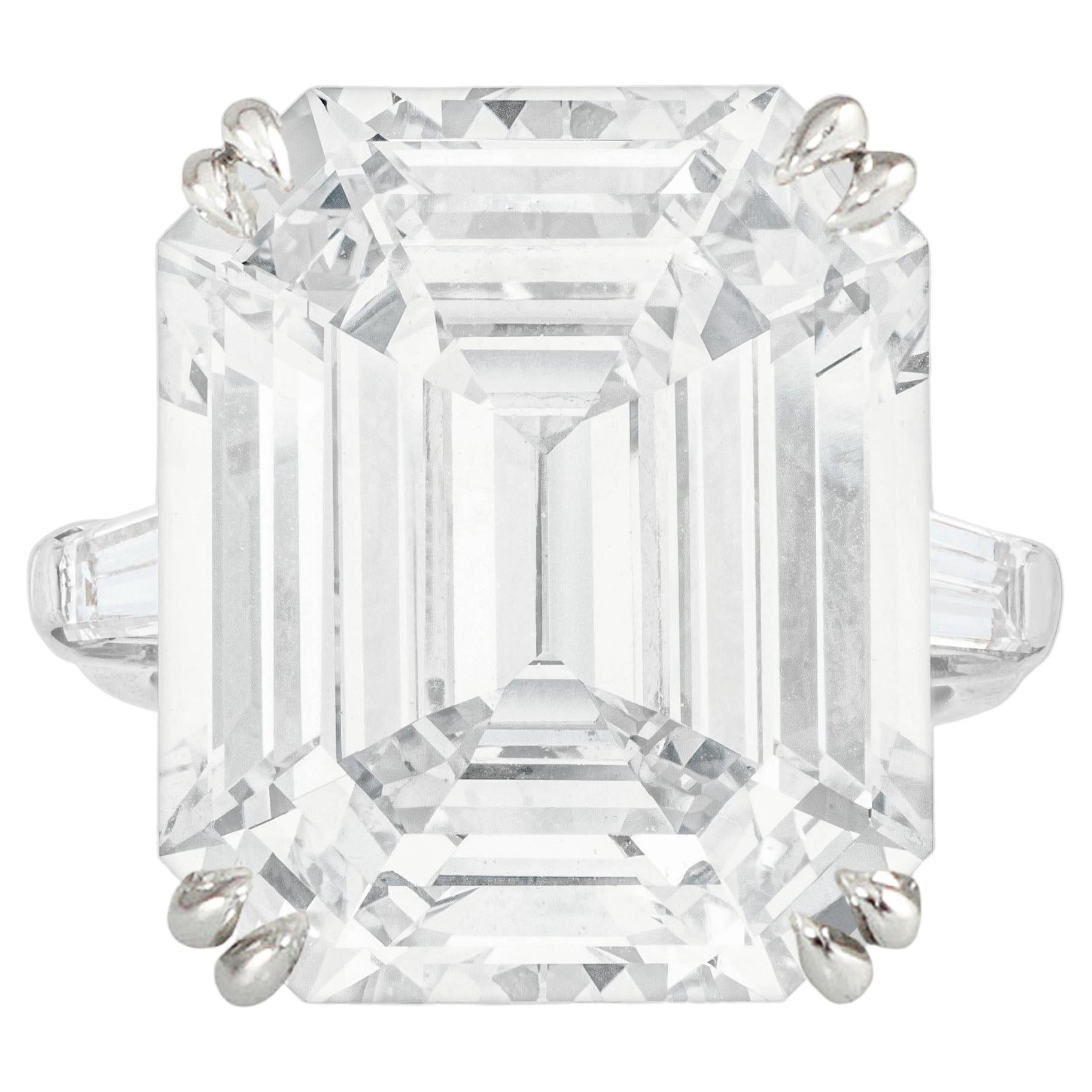 Exceptionnelle bague en platine avec diamant certifié GIA de 15 carats, taille émeraude en vente