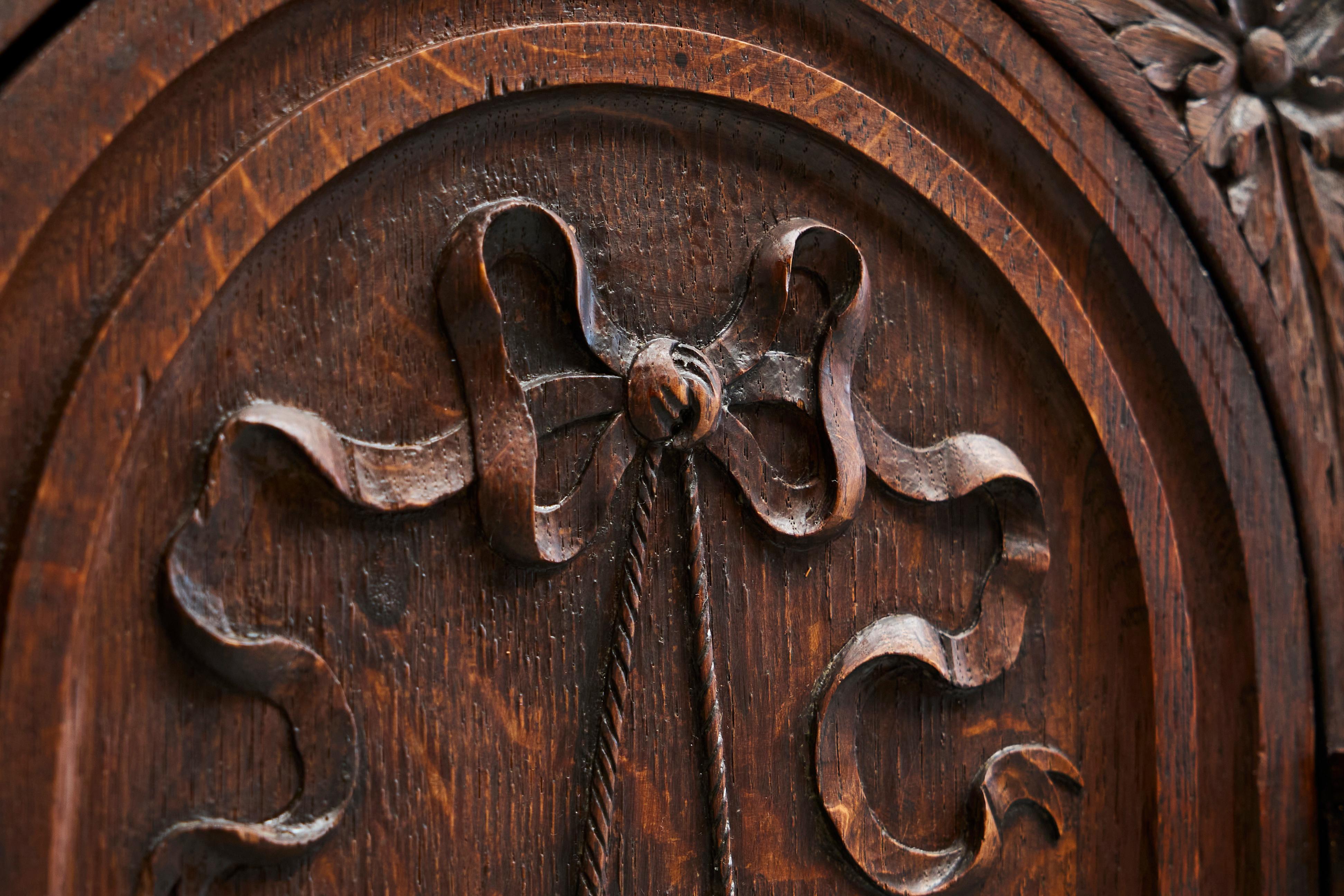 Exceptional Flemish Treasure Cabinet in Carved Oak Late 19th Century In Good Condition For Sale In Meer, VAN