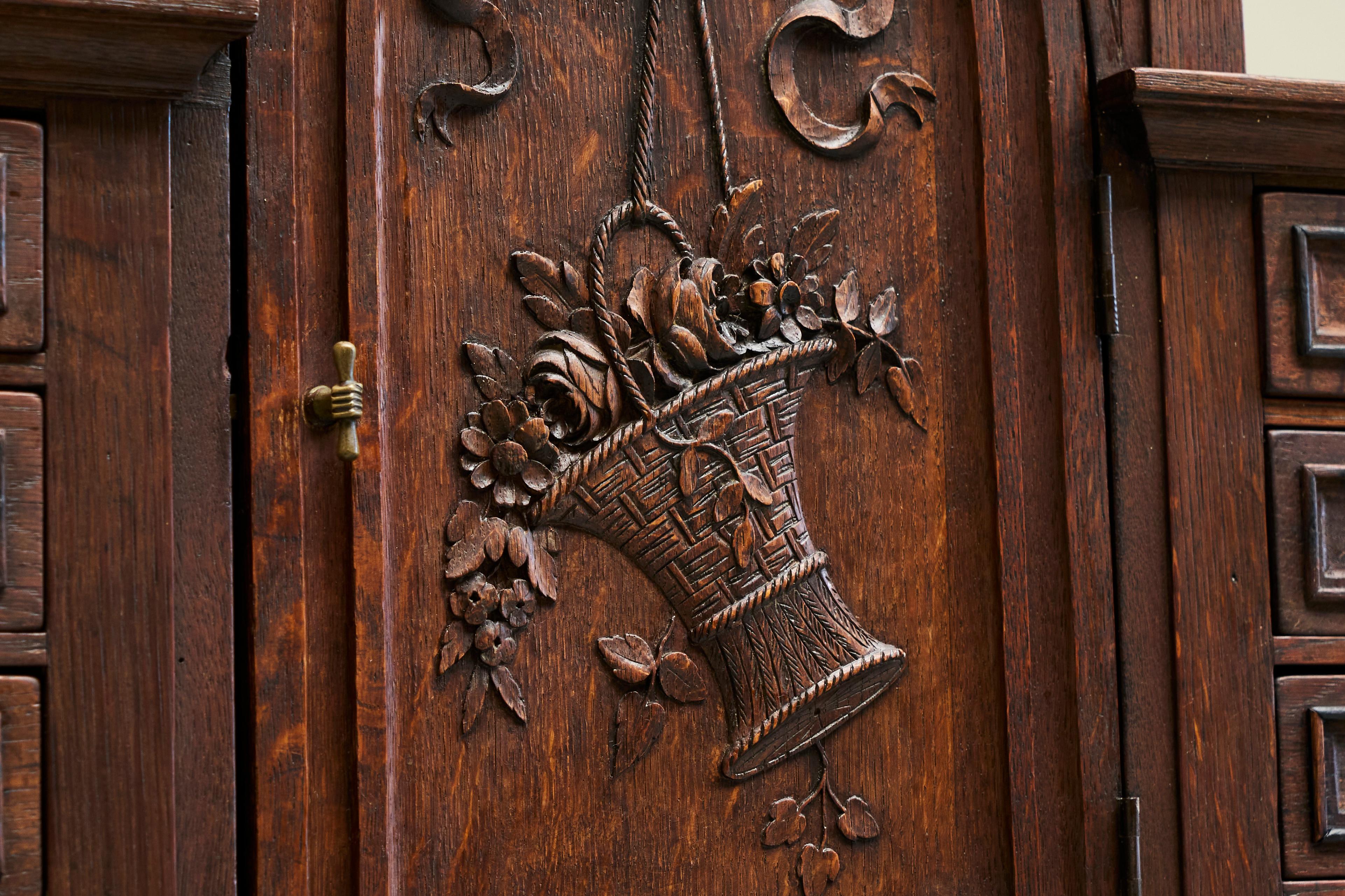 Exceptional Flemish Treasure Cabinet in Carved Oak Late 19th Century For Sale 1