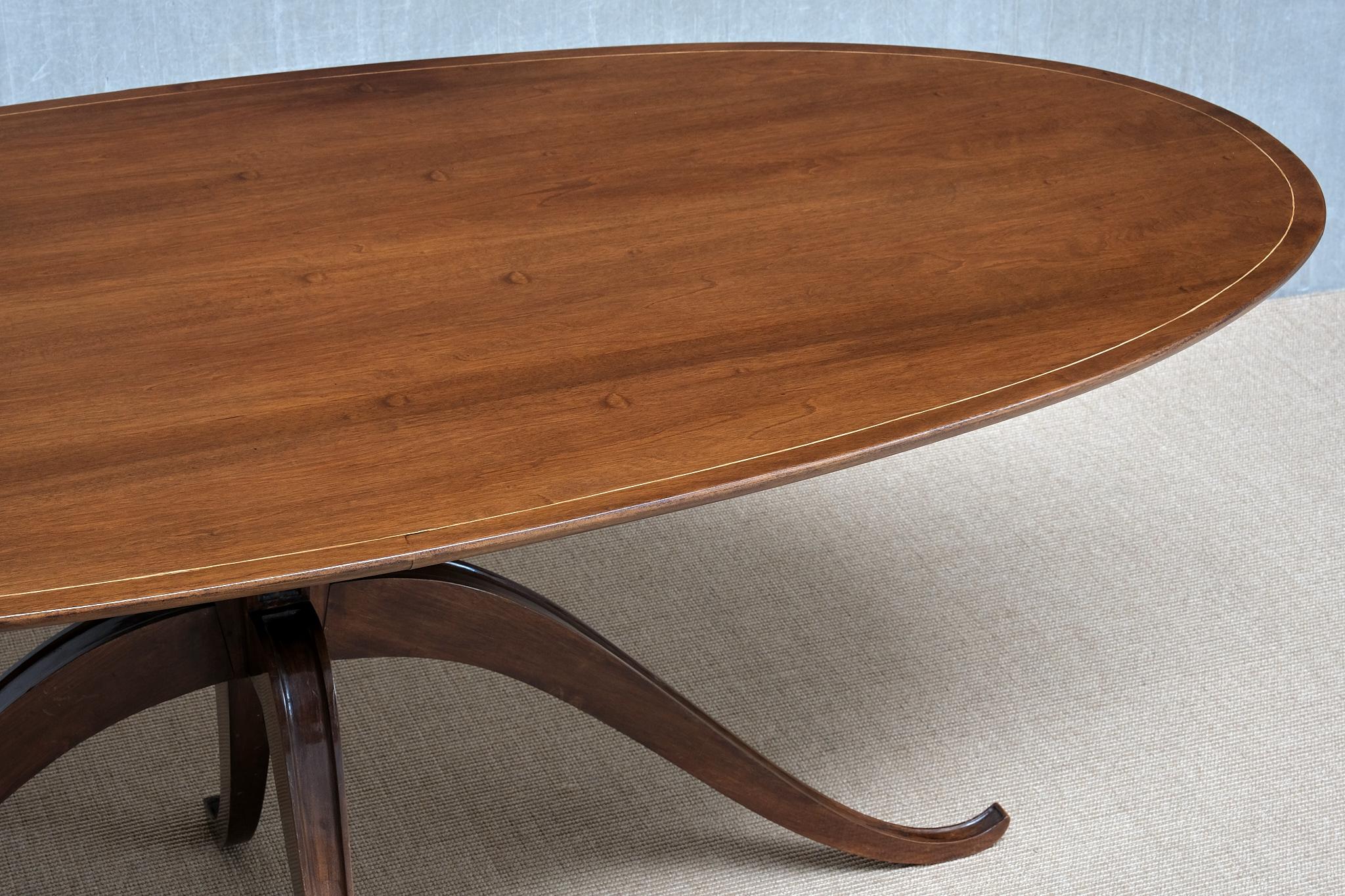 Exceptionnelle table de salle à manger ovale en noyer attribuée à Franco Buzzi, Italie, années 1940 en vente 7