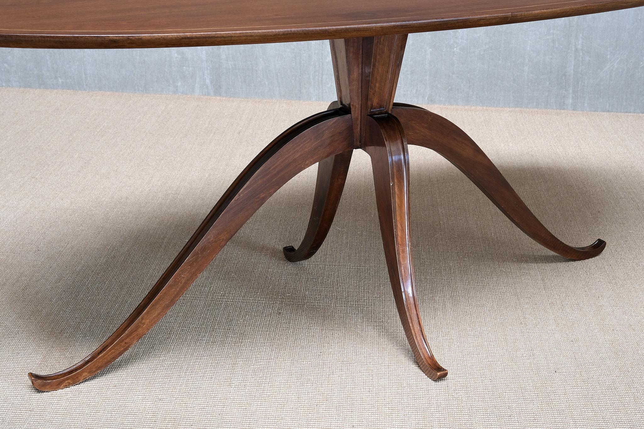 Exceptionnelle table de salle à manger ovale en noyer attribuée à Franco Buzzi, Italie, années 1940 en vente 9